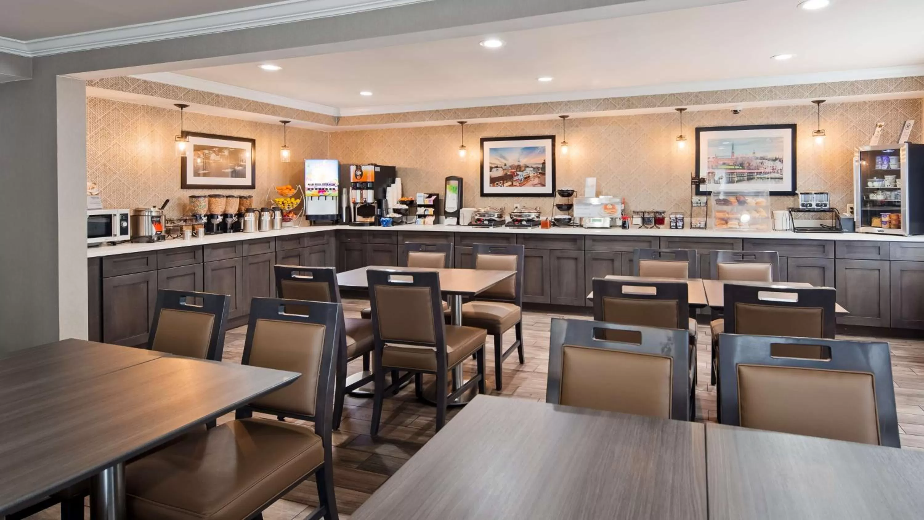 Restaurant/places to eat in Best Western Annapolis