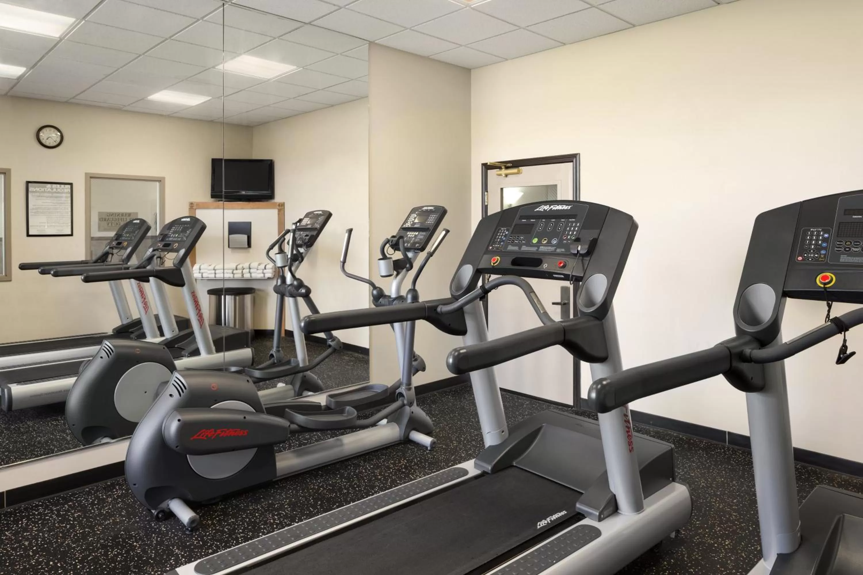 Fitness centre/facilities in Country Inn & Suites by Radisson, Findlay, OH