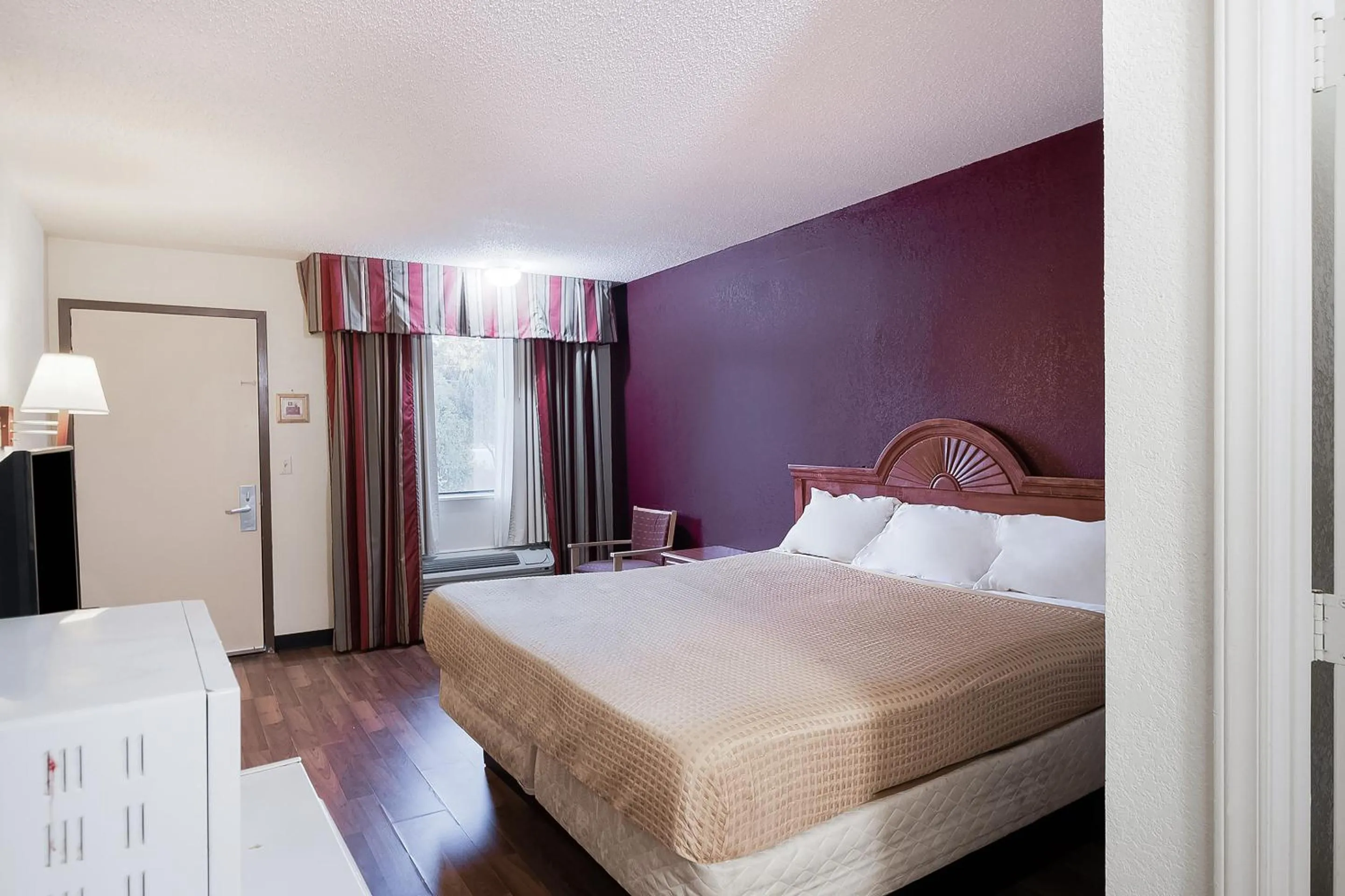 Bedroom in OYO Hotel Manning SC