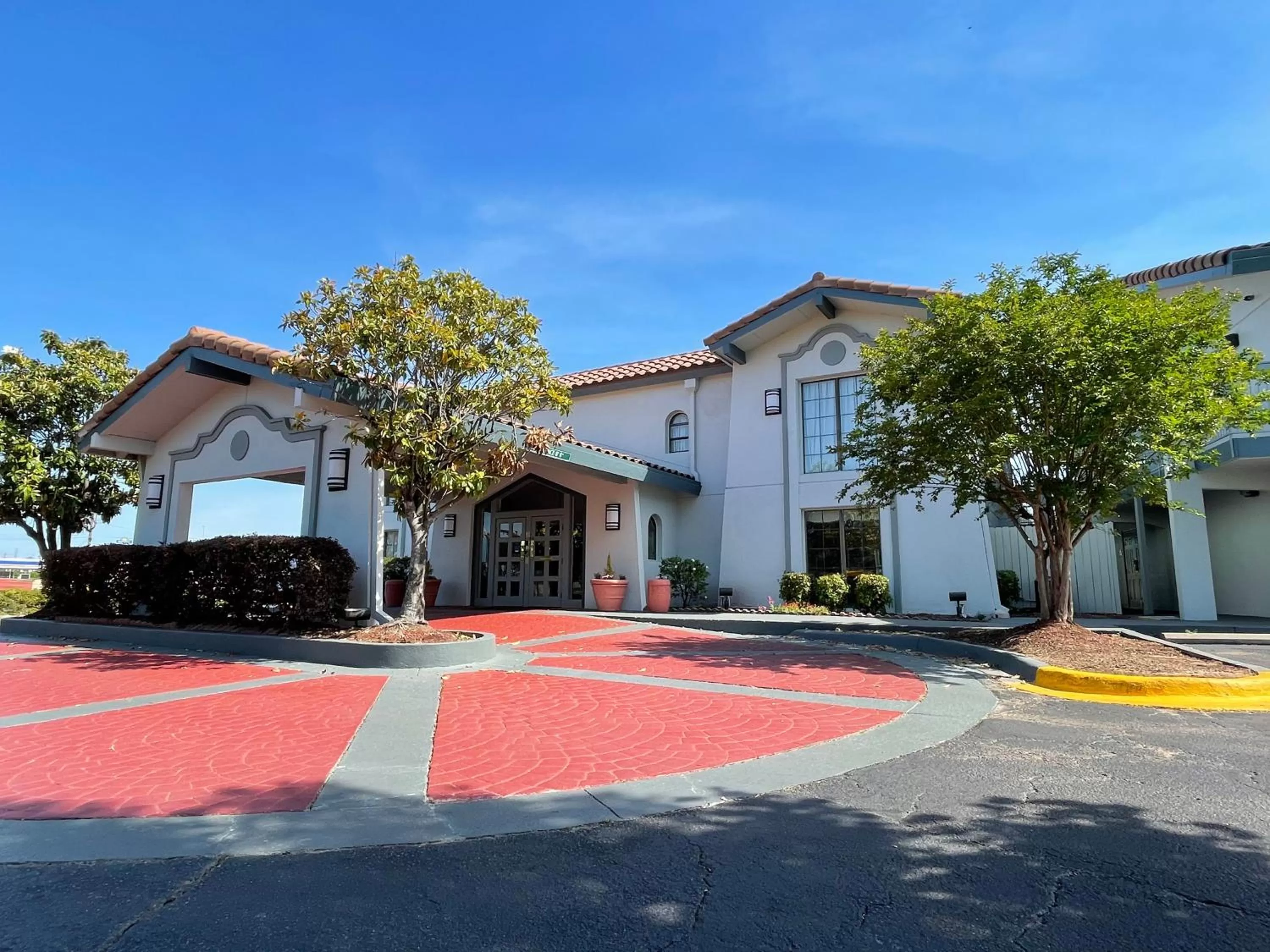 Facade/entrance in Travelodge by Wyndham Tuscaloosa