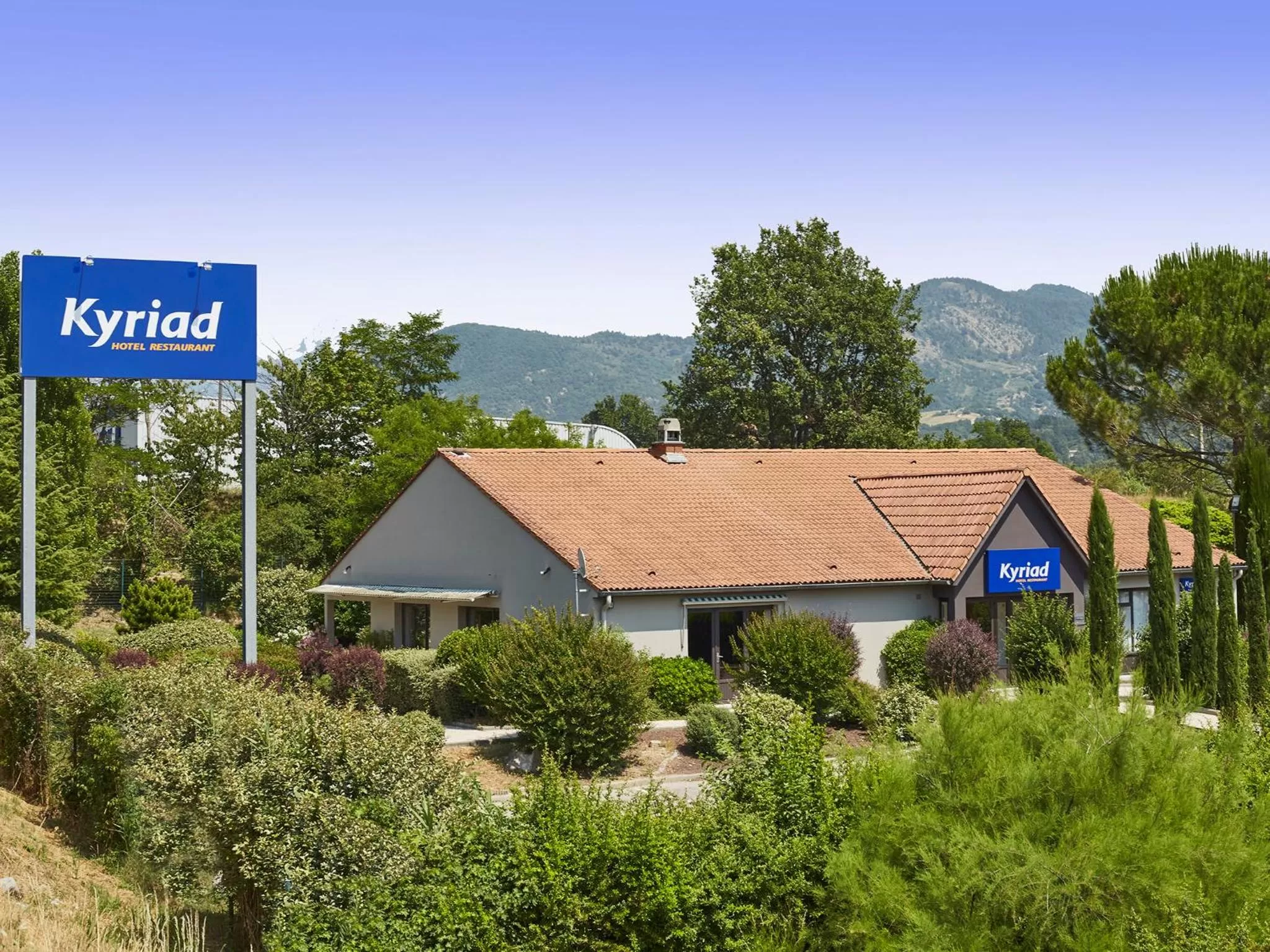 Property building in Kyriad Digne-Les-Bains