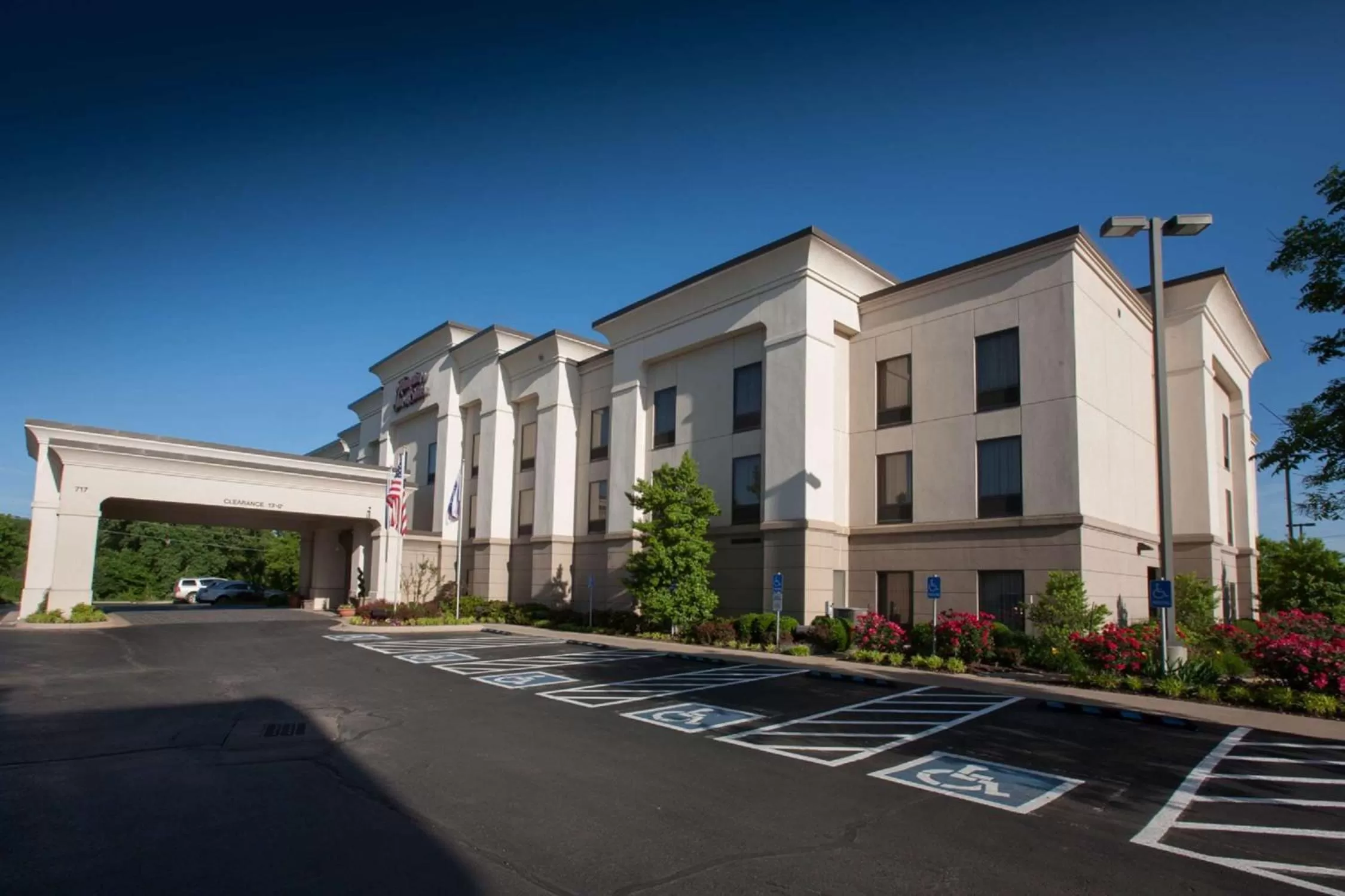 Property building in Hampton Inn & Suites Stillwater