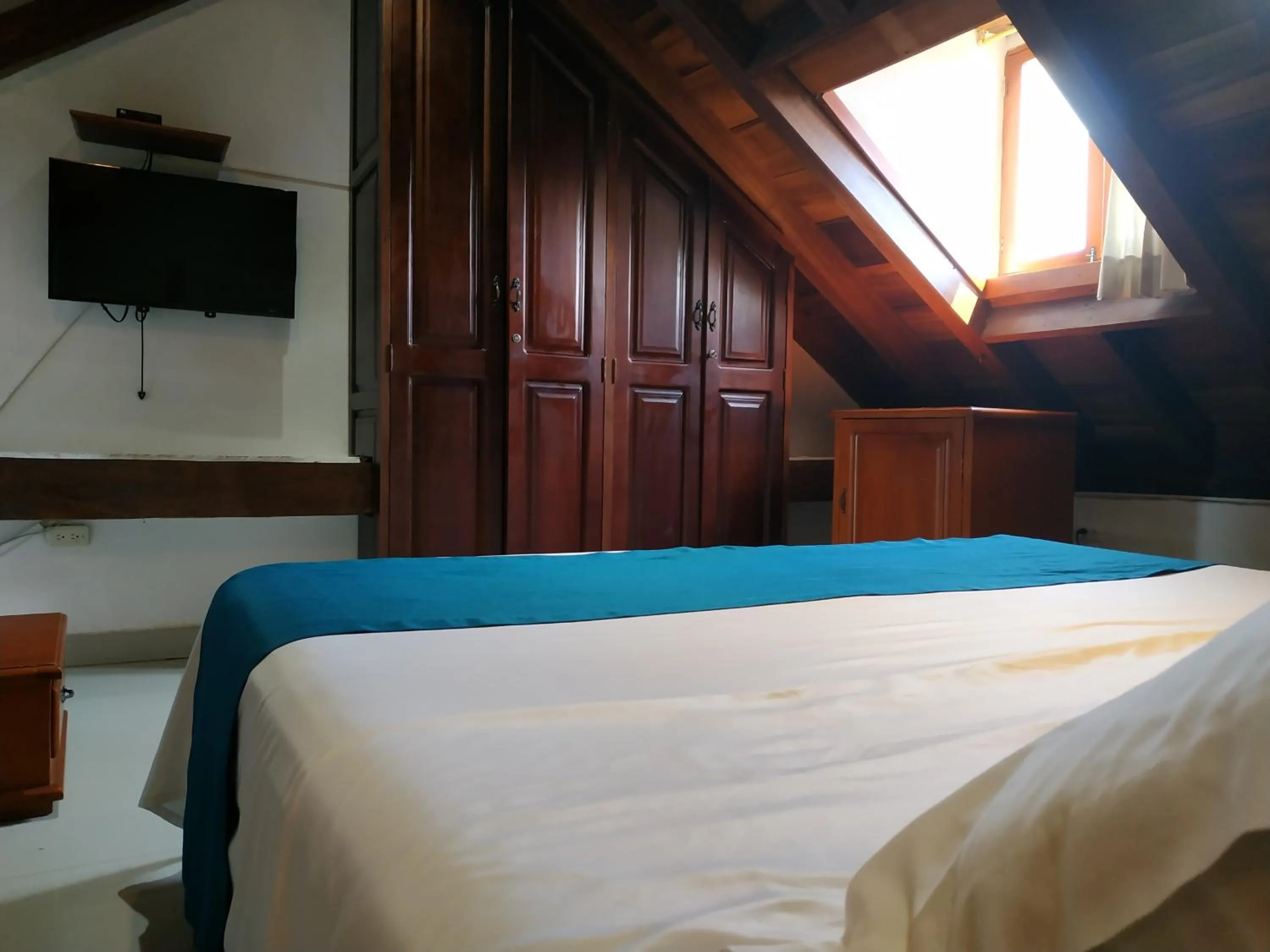 Photo of the whole room, Bed in Casa India Catalina