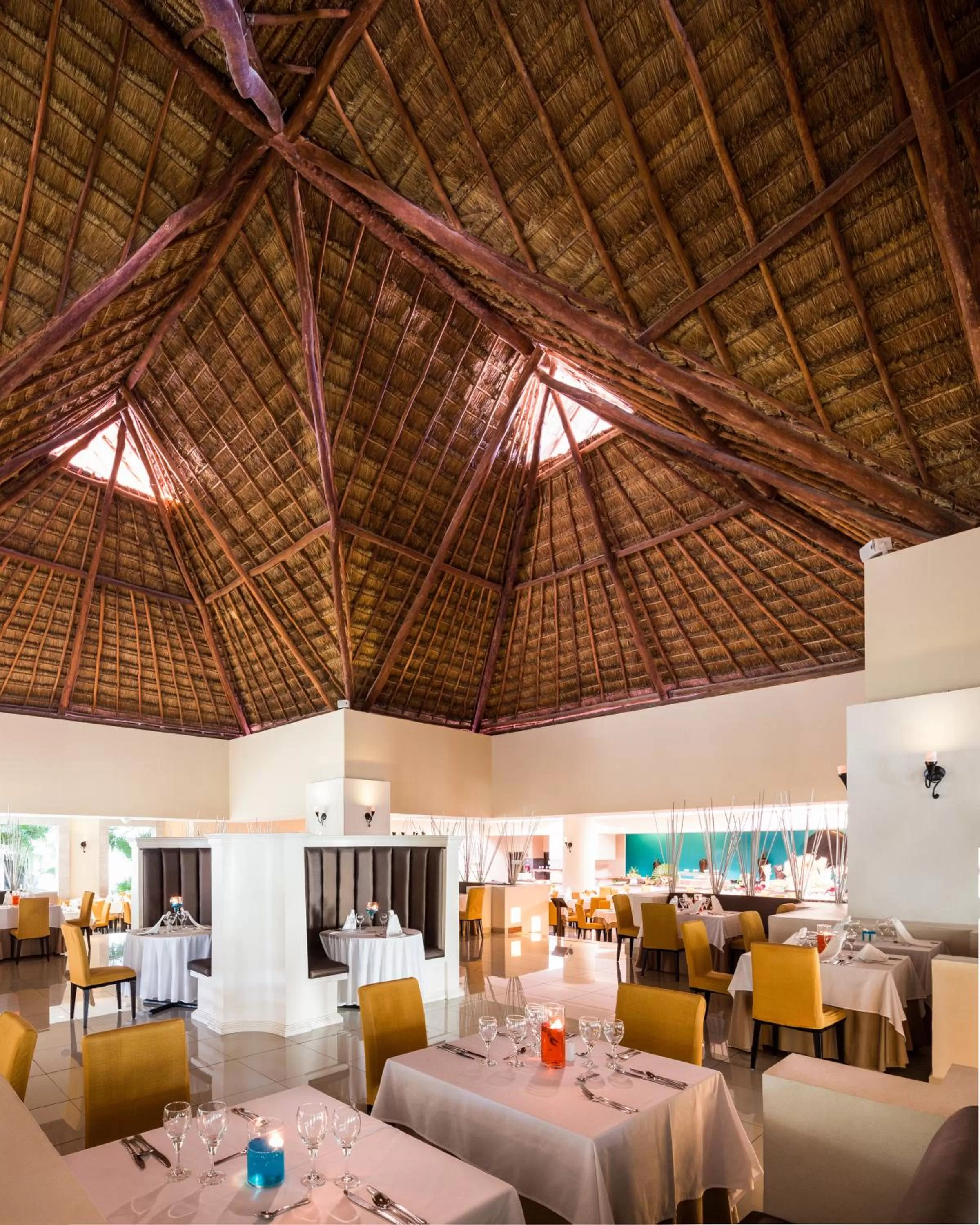 Restaurant/places to eat in BlueBay Grand Esmeralda-All Inclusive