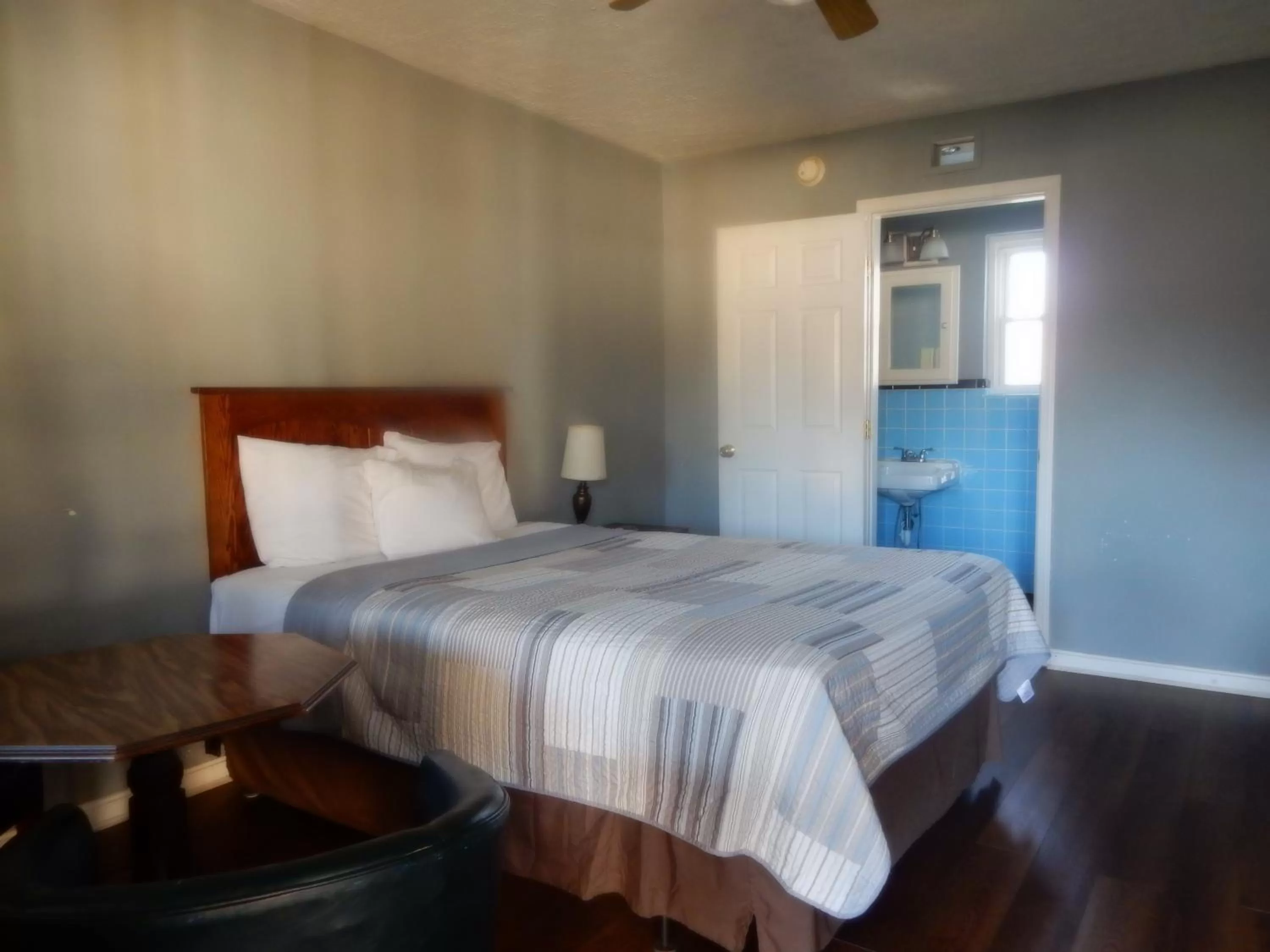 Bed in Brown's Motel