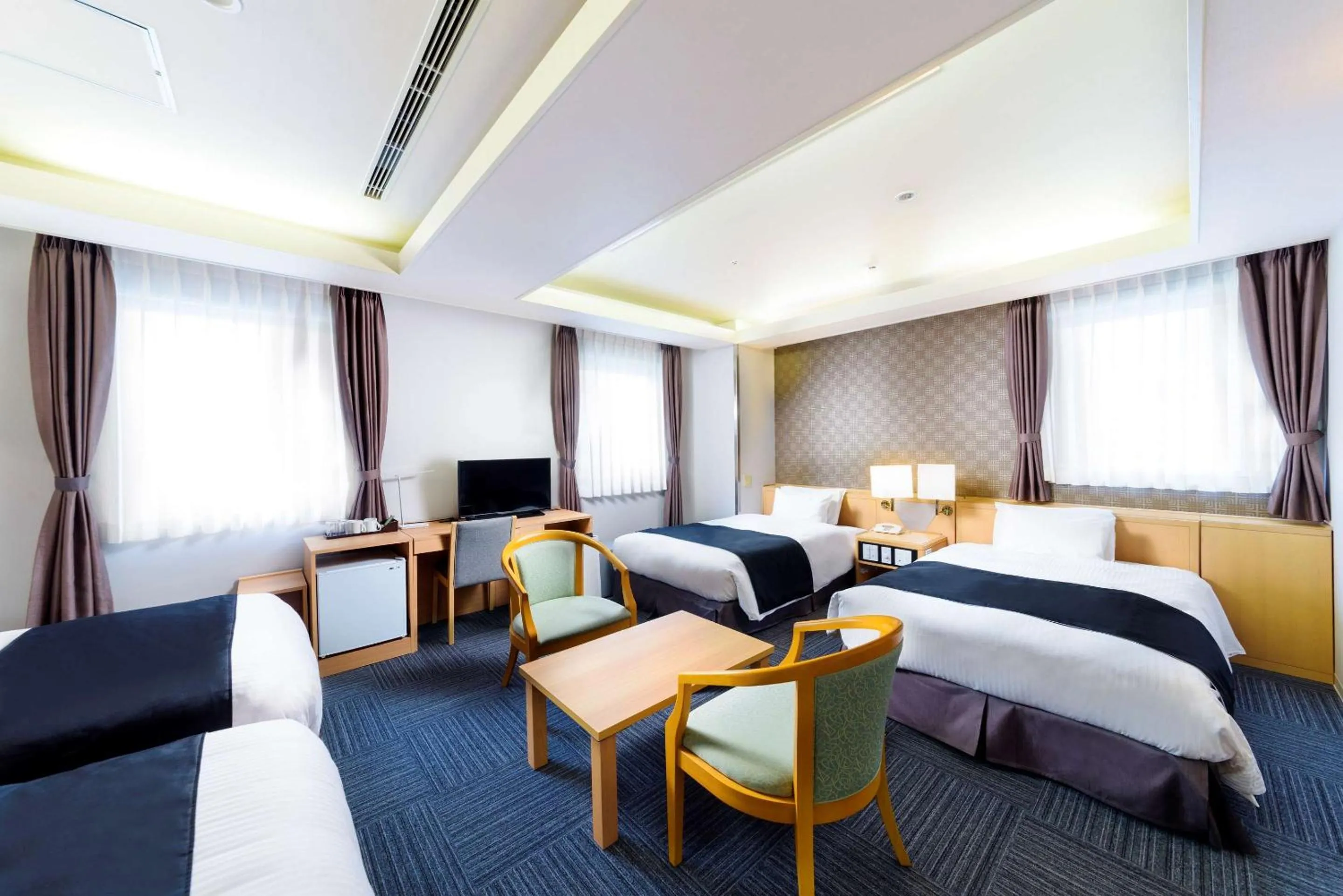 Bedroom in SureStay Plus Hotel by Best Western Shin-Osaka