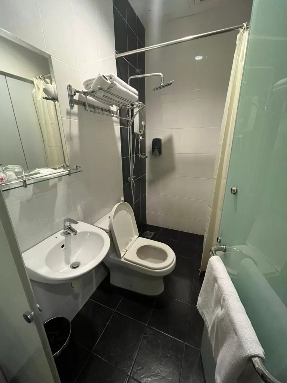 Eight Days Boutique Hotel - Impian Emas