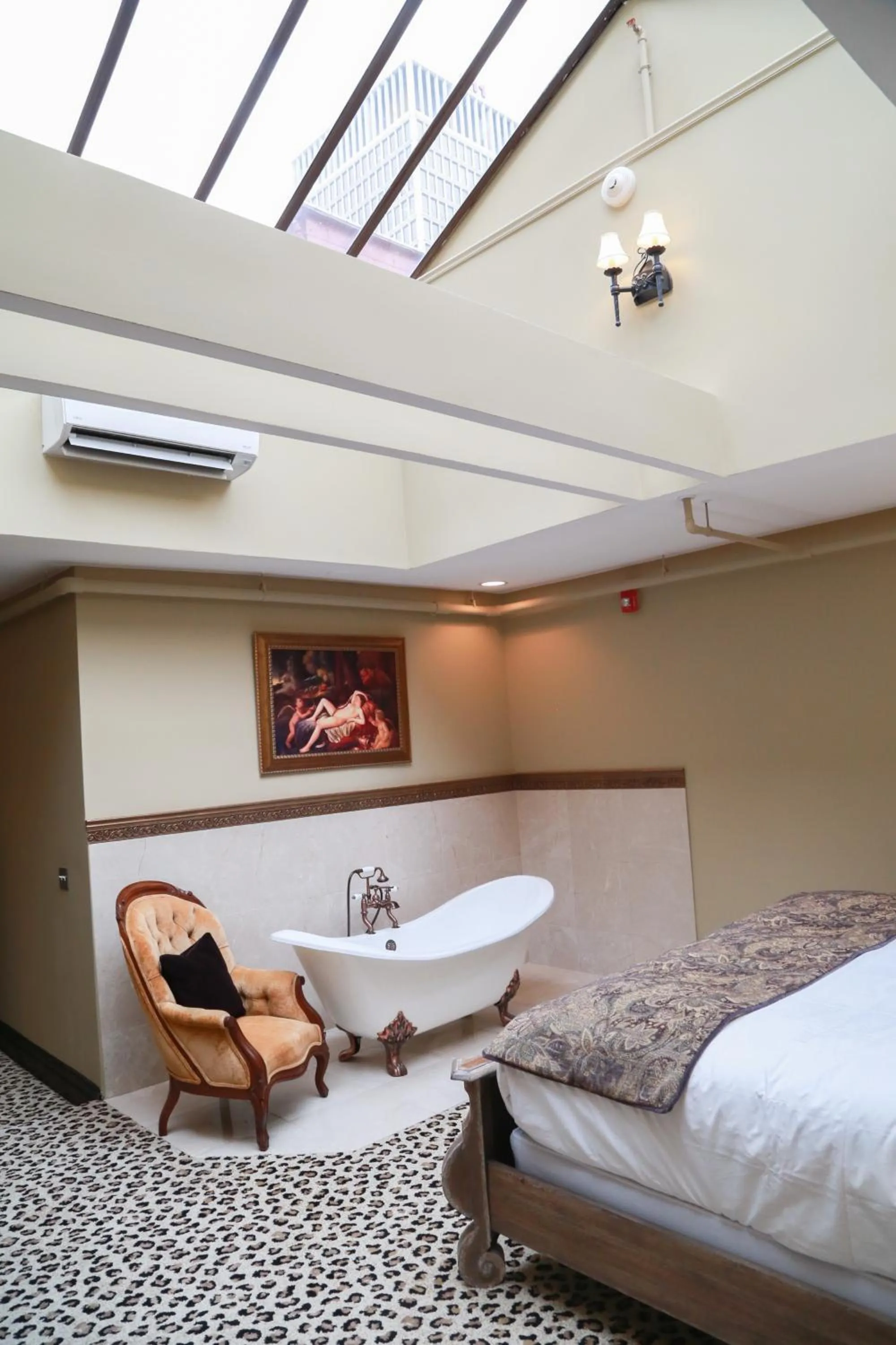 Decorative detail, Bed in The Detroit Club