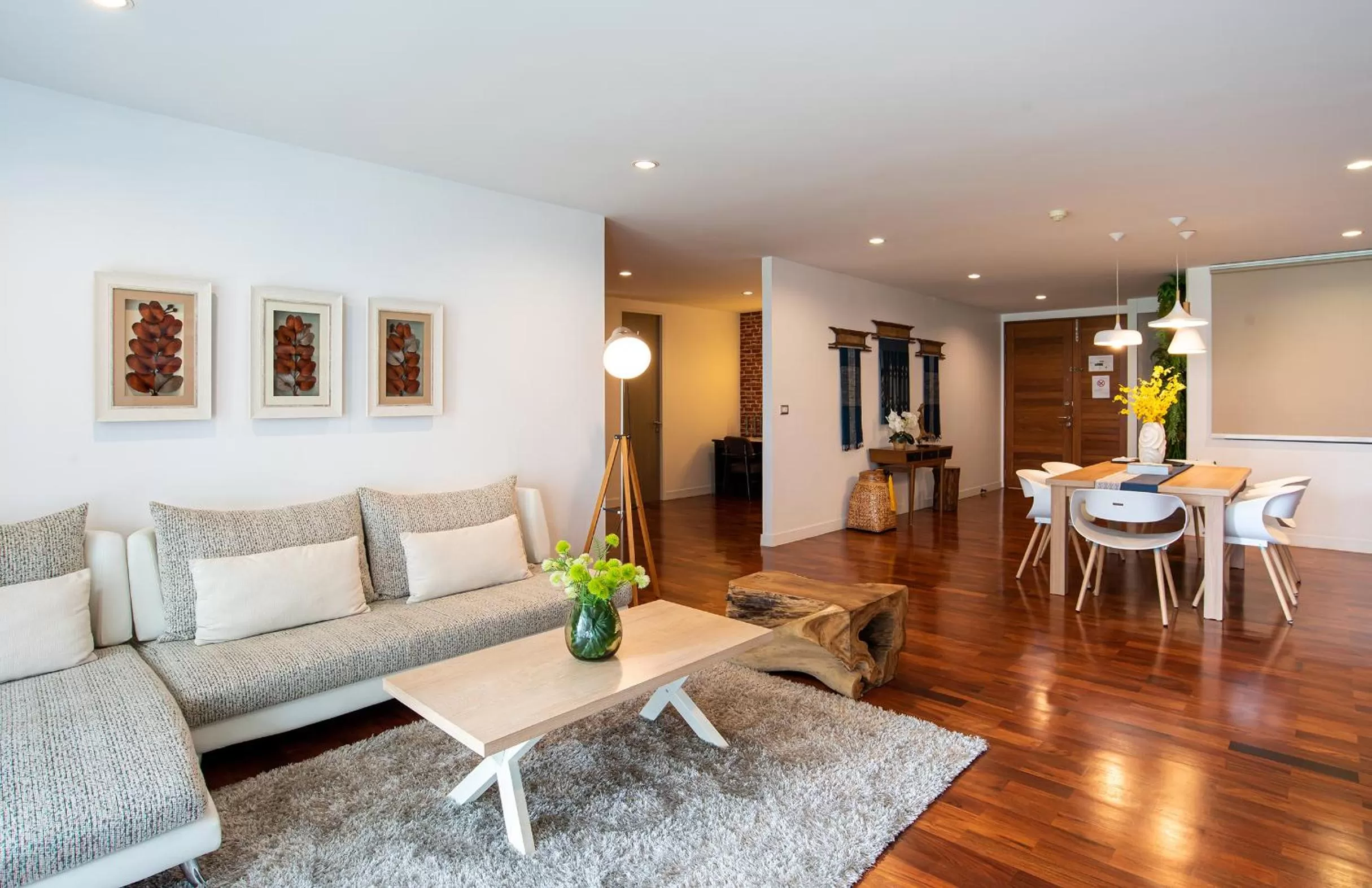 Living room in Benviar Tonson Residence