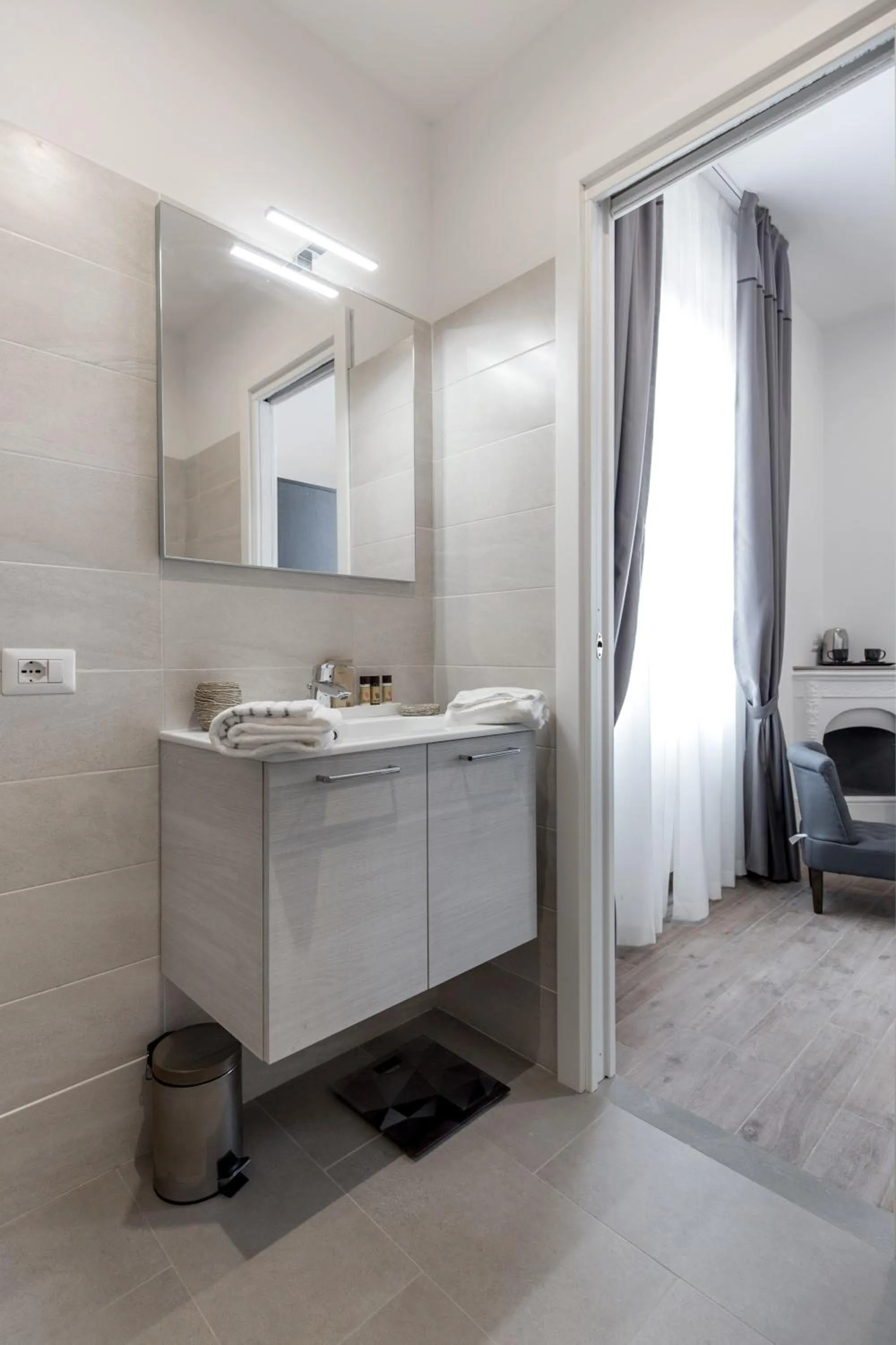 Toilet in Apollo Guest House