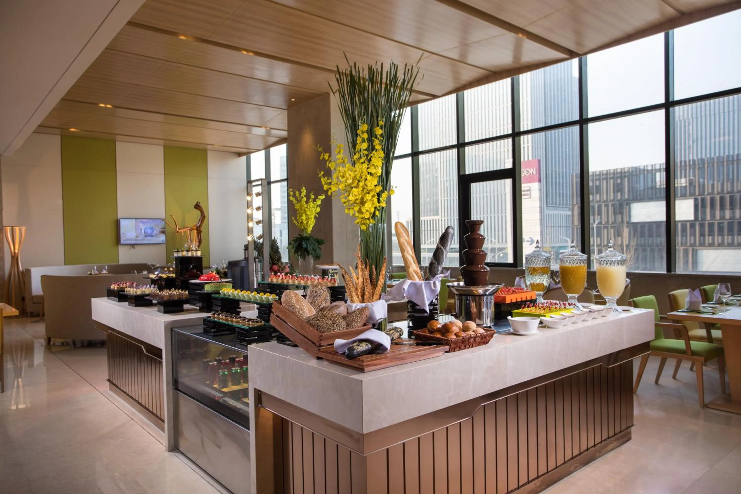 Restaurant/places to eat in Holiday Inn Tianjin Xiqing by IHG