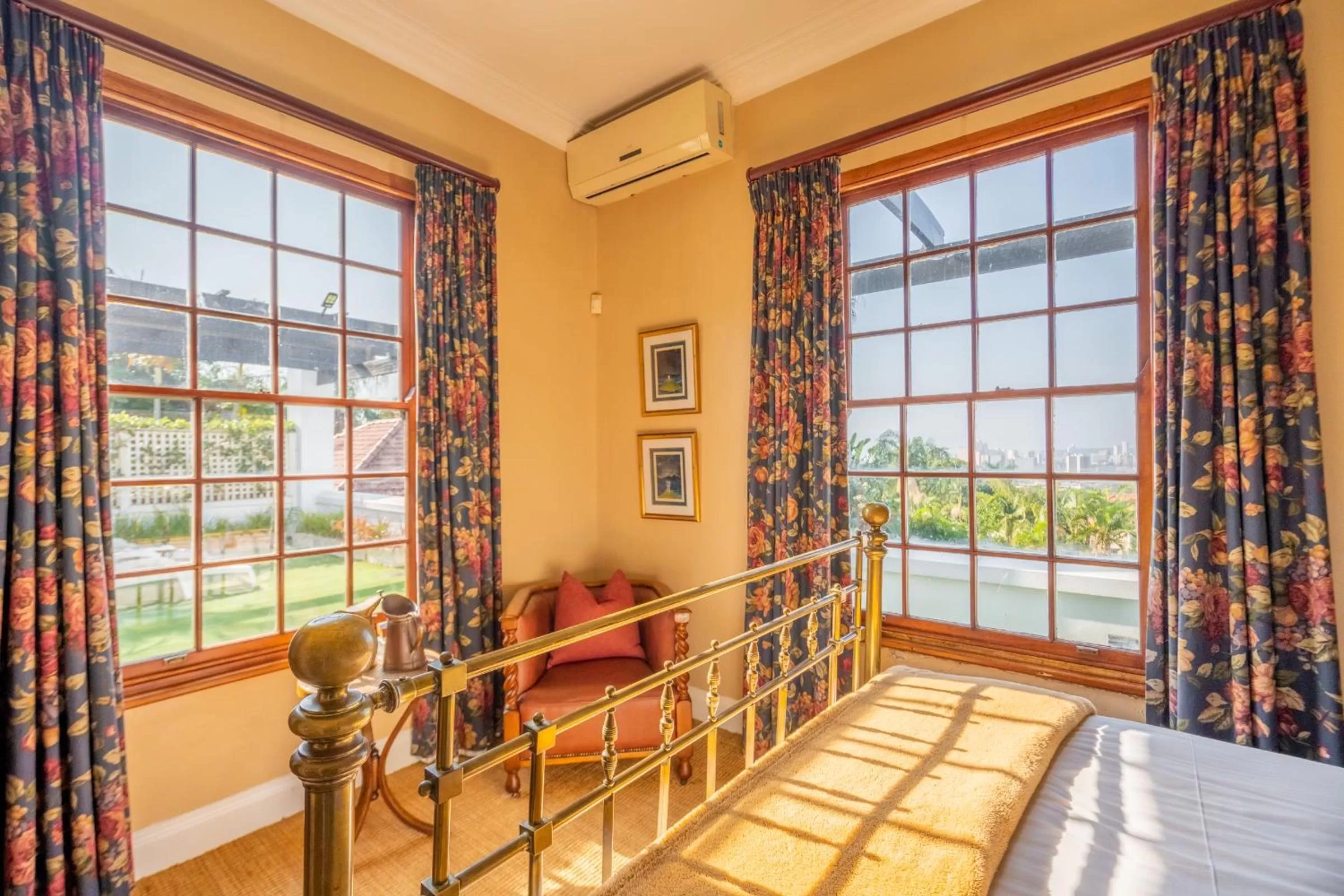 Bedroom, Bed in Holland House B&B