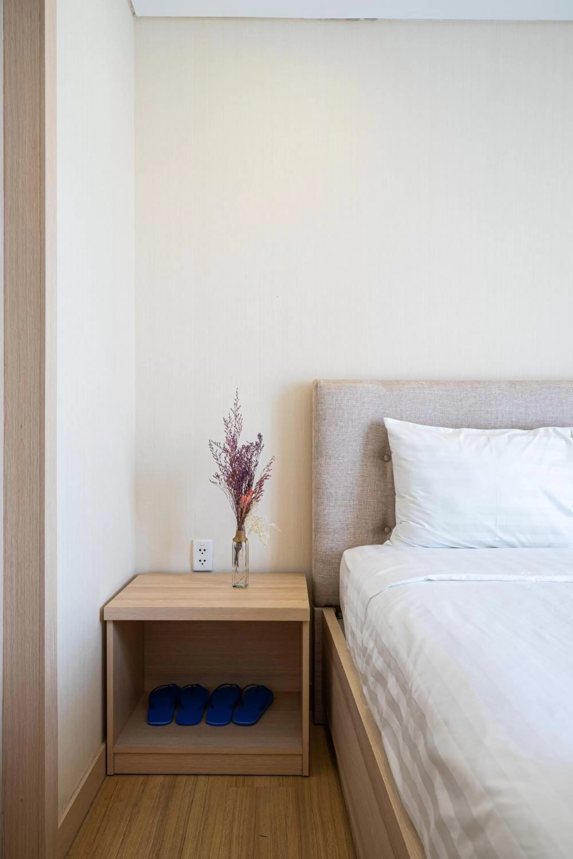 Bed in Luxy Park Hotel & Apartments - Notre Dame