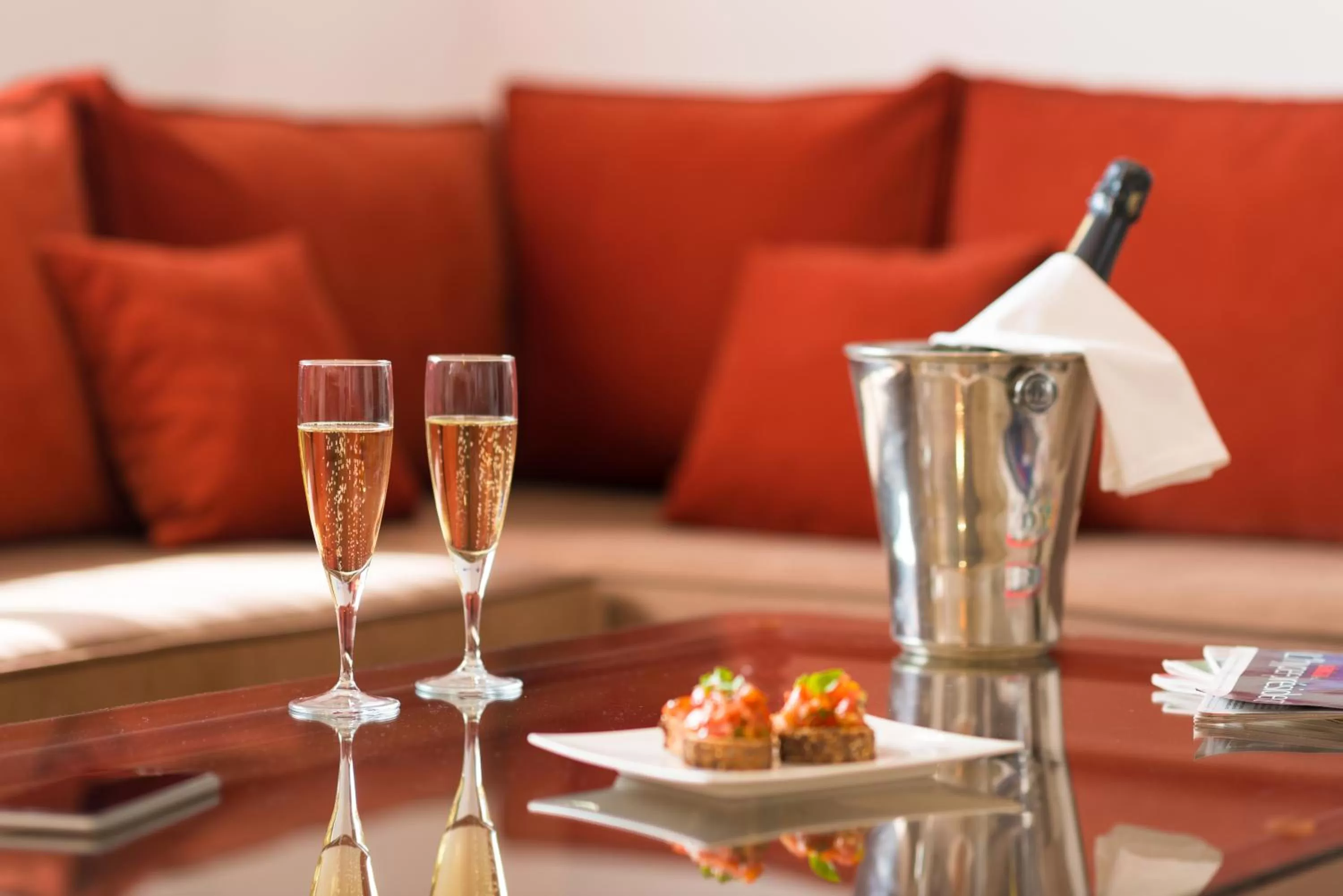 Drinks, Restaurant/Places to Eat in La Résidence