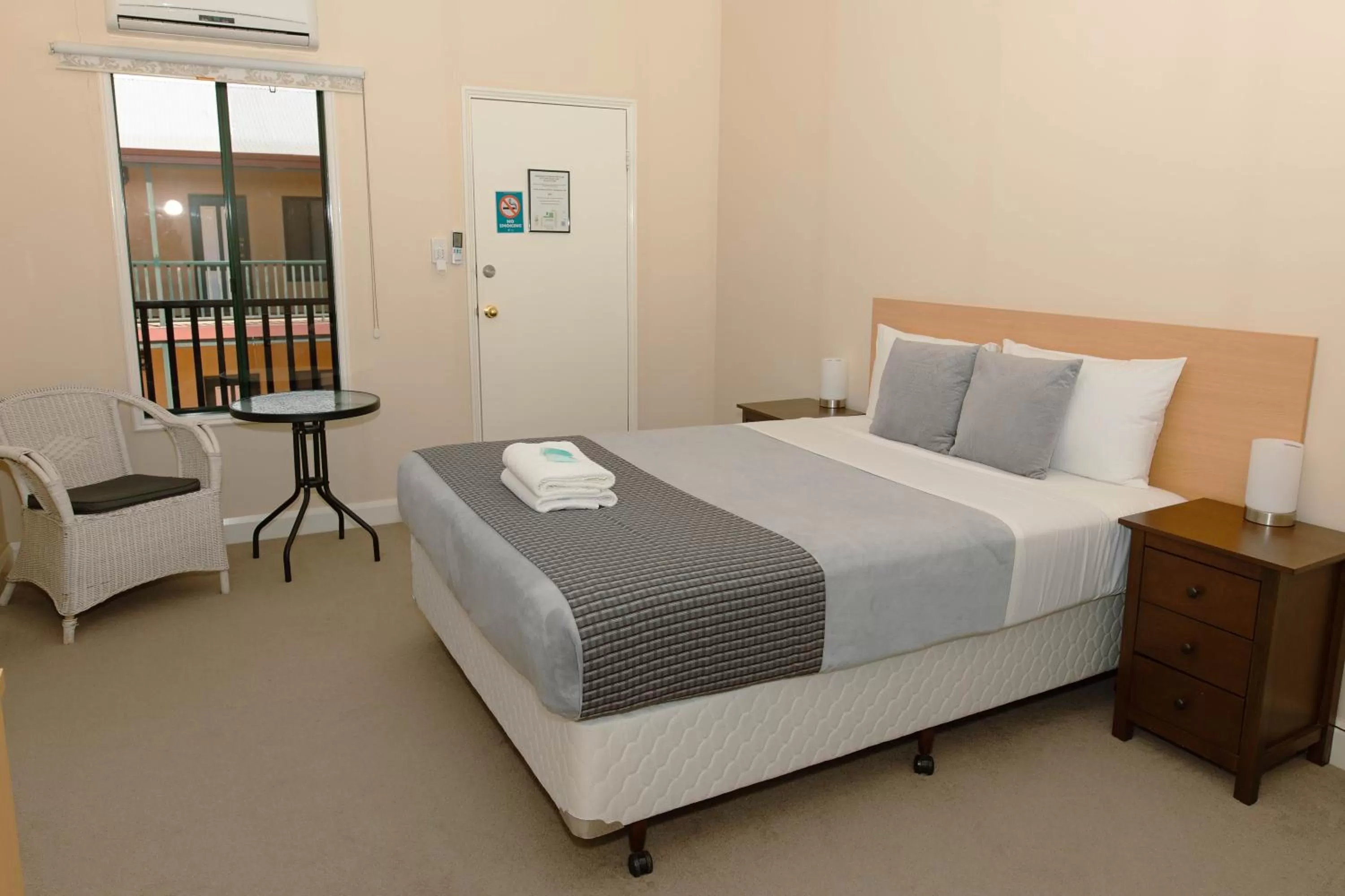 Bed in Settlers Hotel York