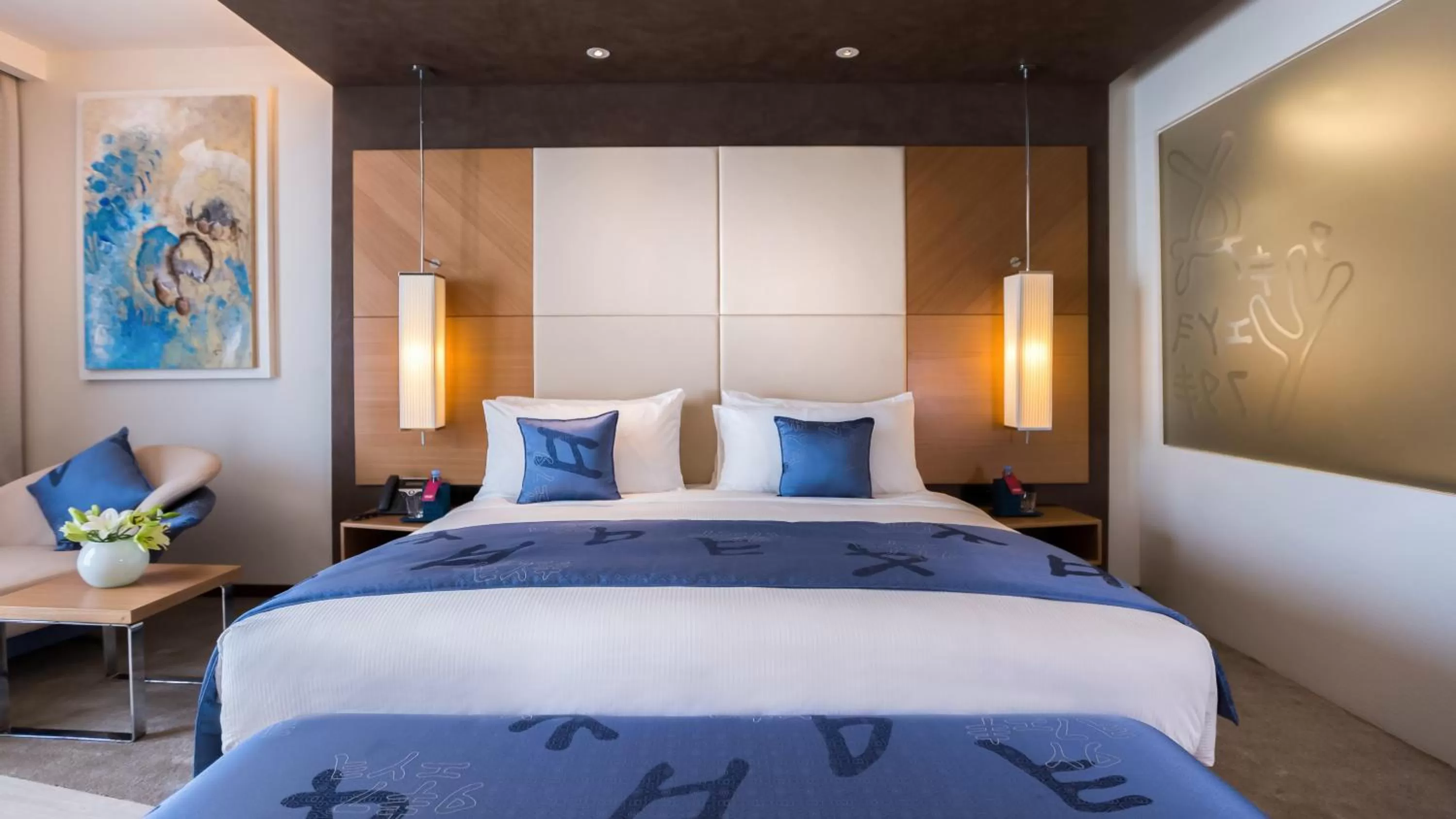 Bedroom, Bed in Mövenpick Hotel du Lac Tunis