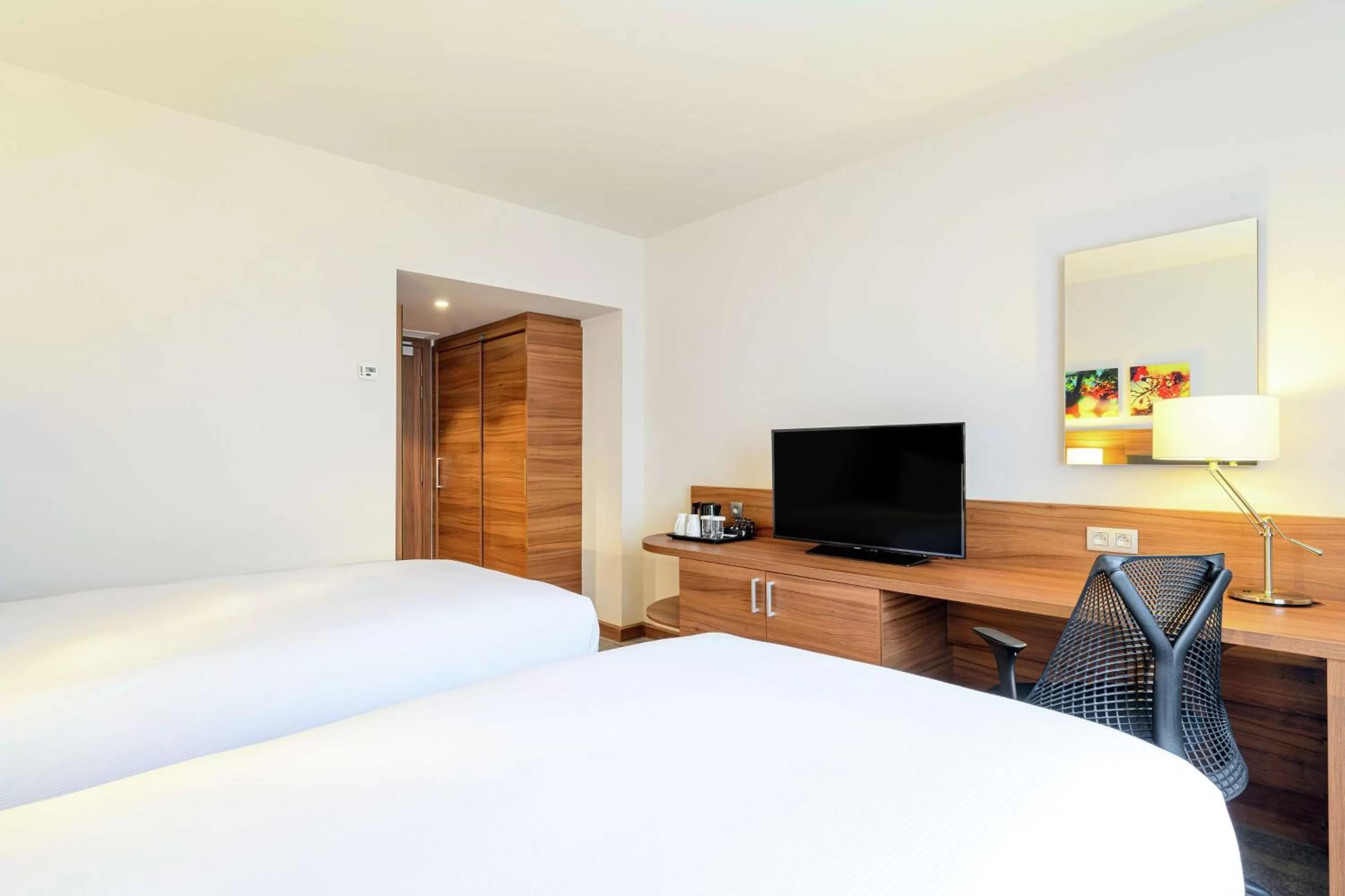 Bedroom, Bed in Hilton Garden Inn Brussels City Centre