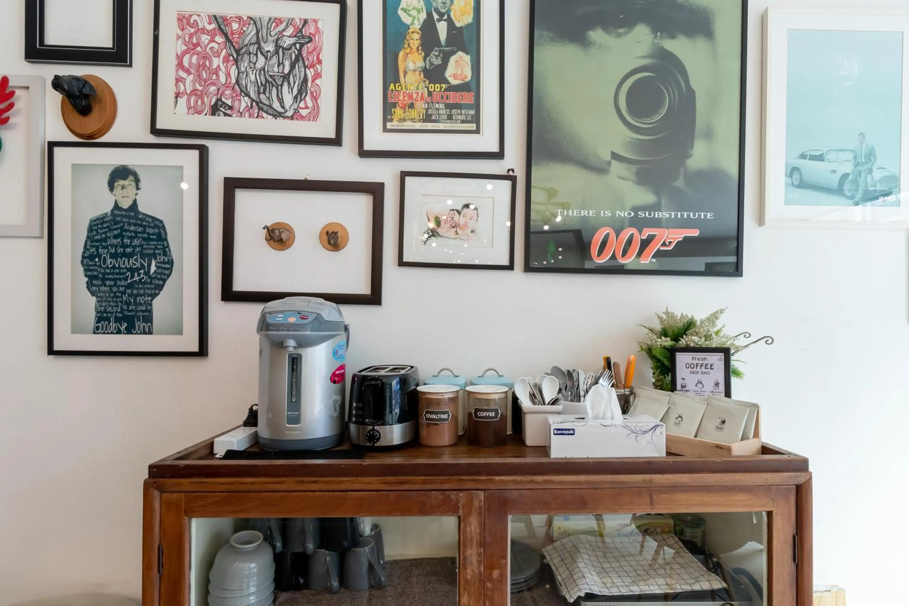 Coffee/tea facilities in The Secret Service