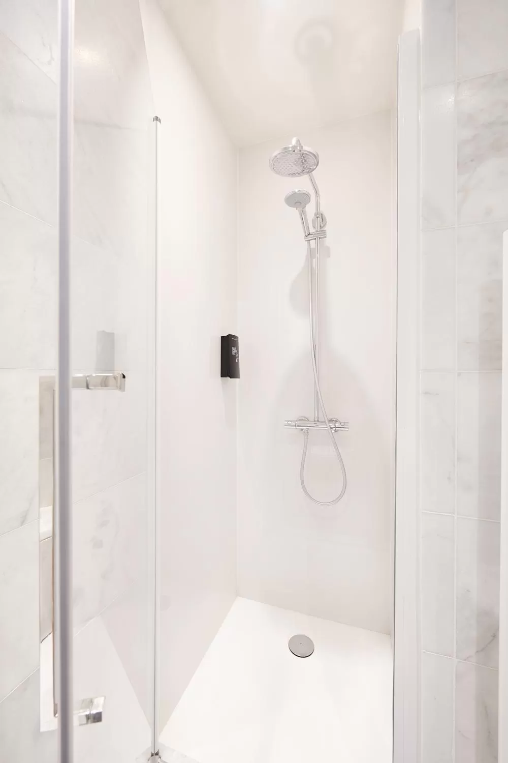 Shower in Hotel Royal Astrid