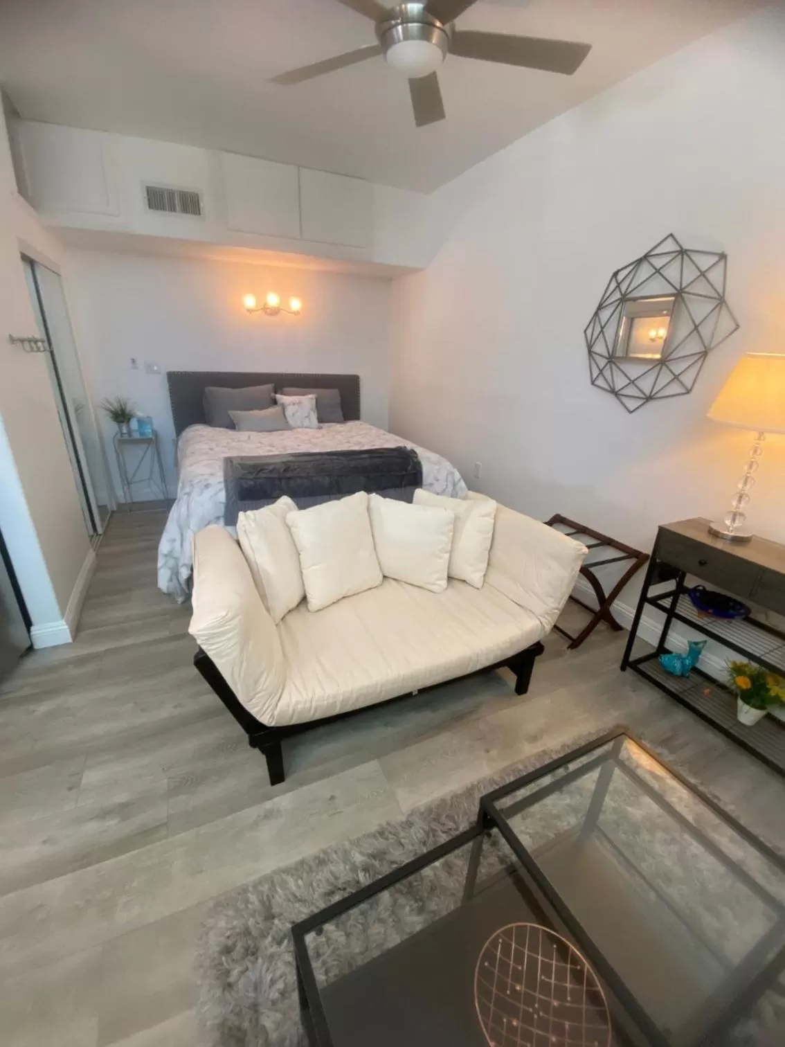 Bed in Sweet Dreams B&B LA