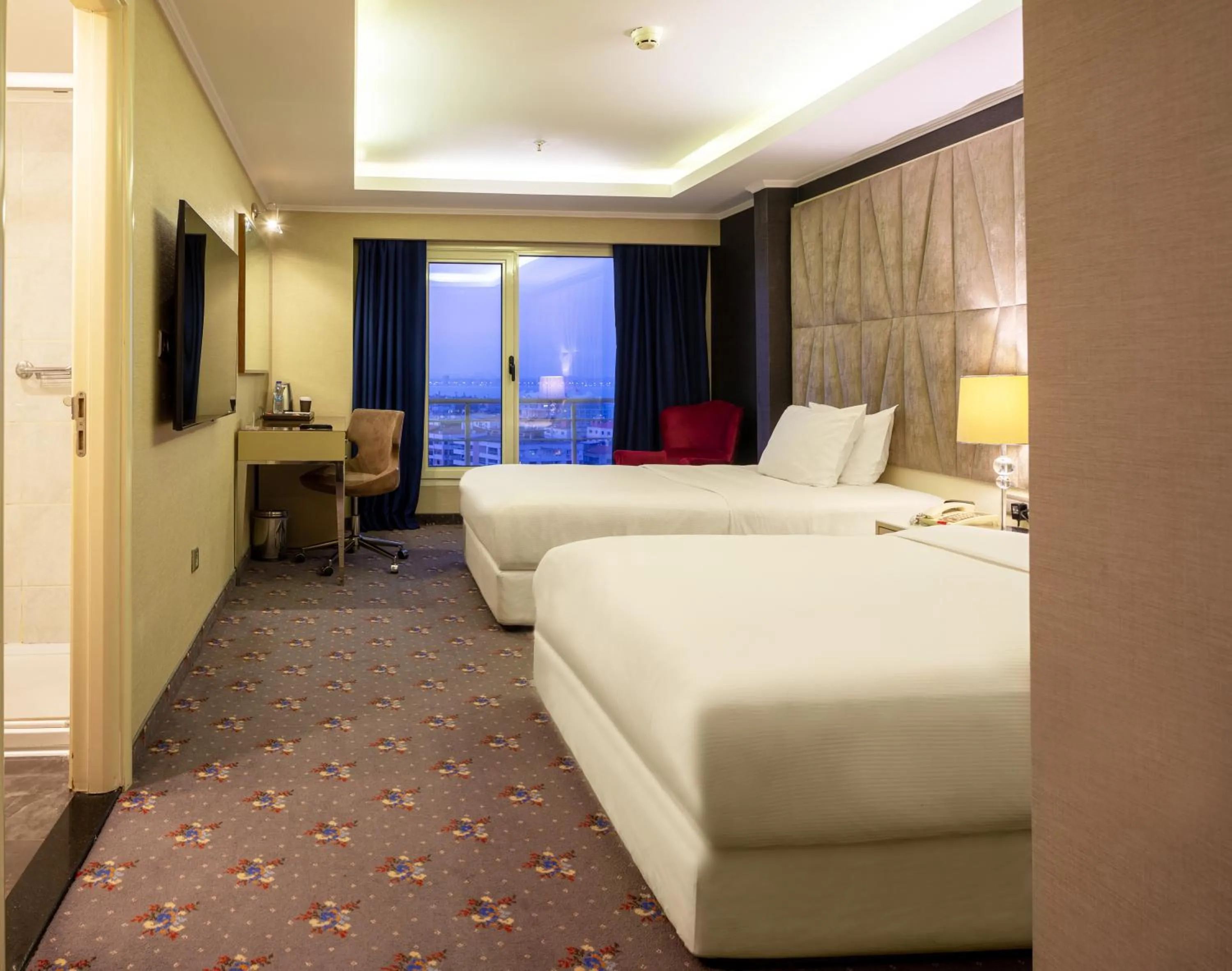 Bed in DoubleTree by Hilton Izmir - Alsancak