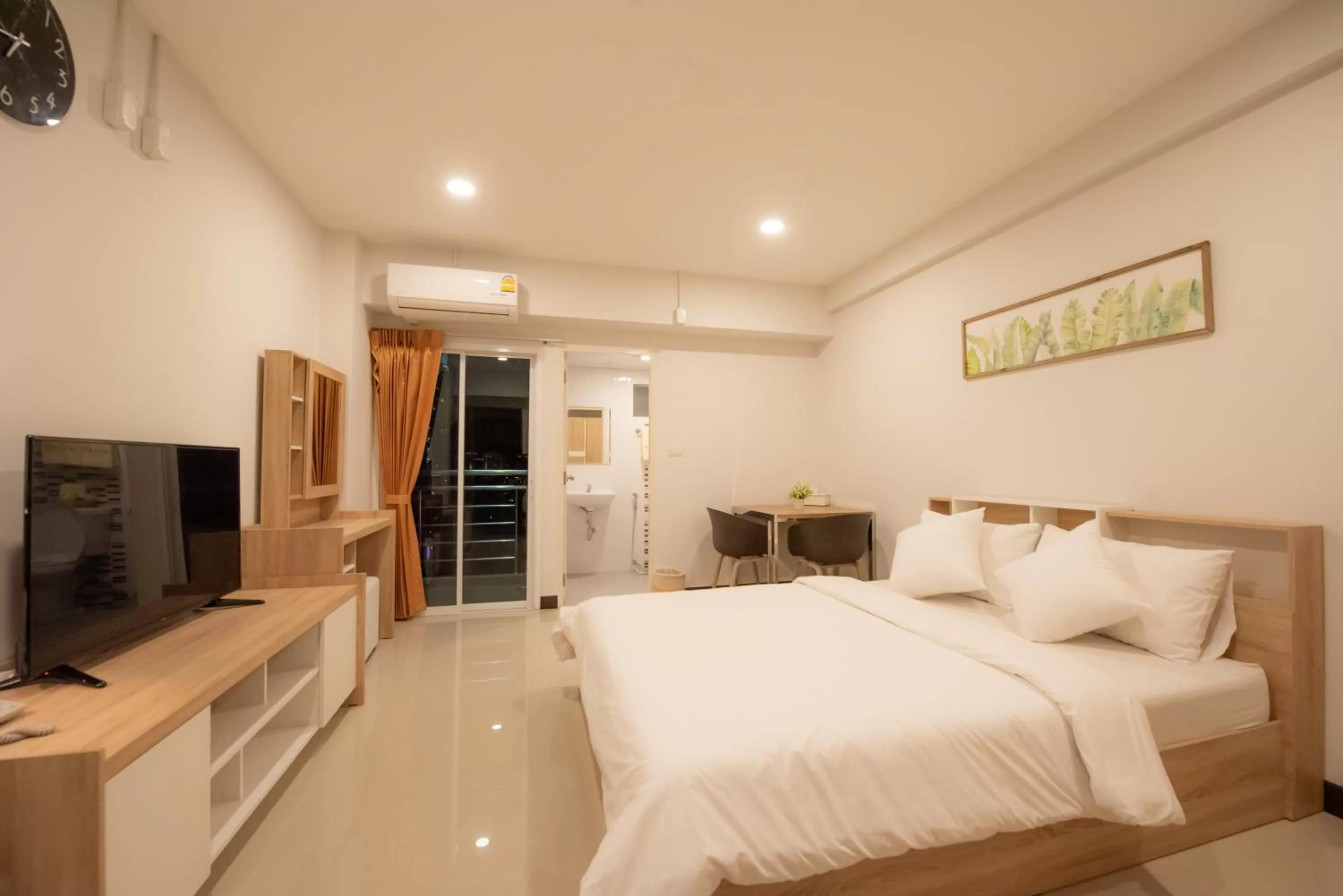 TV and multimedia, Bed in U Sabai Hotel Bangkok