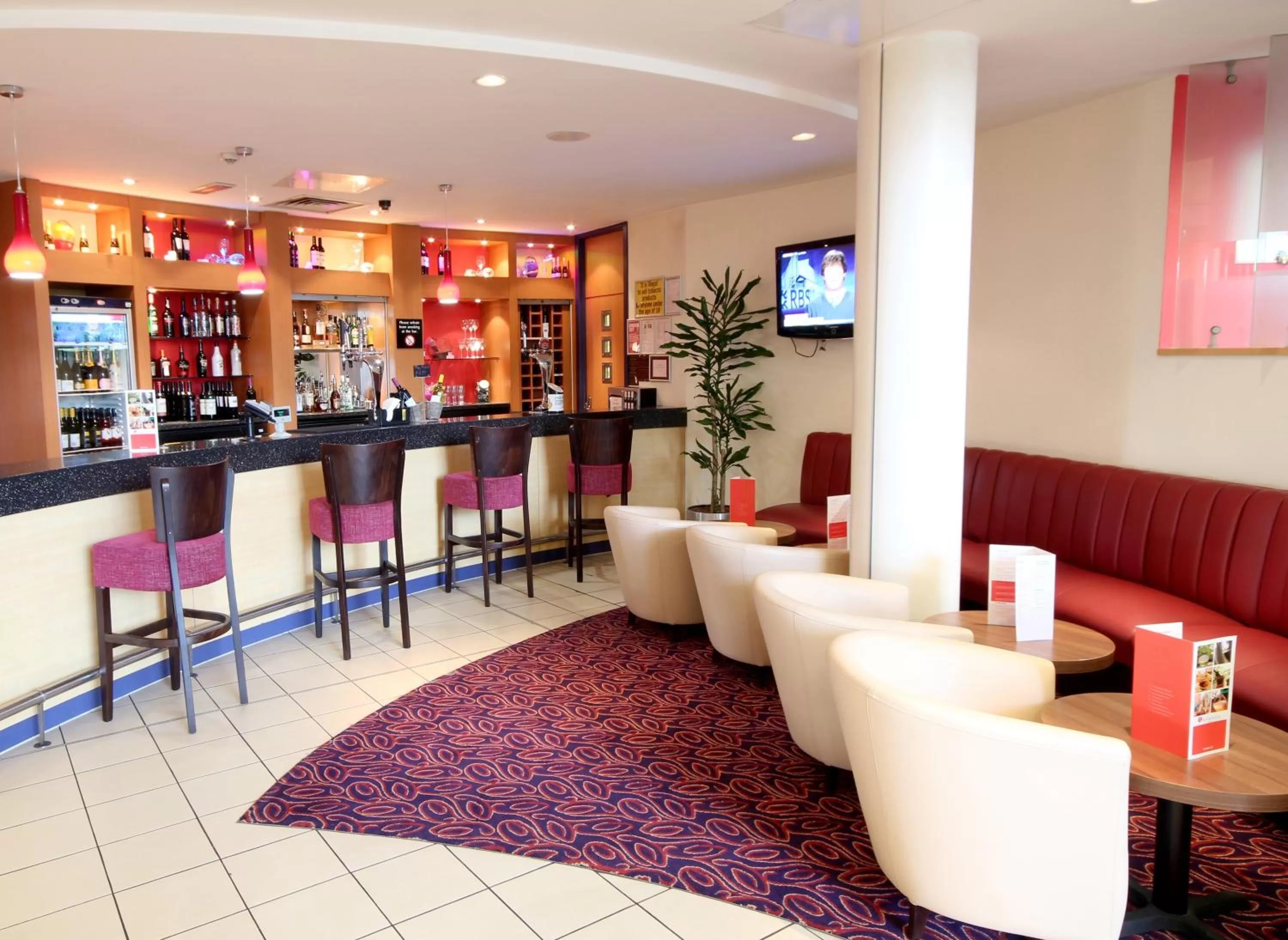 Lounge or bar in Ramada London North