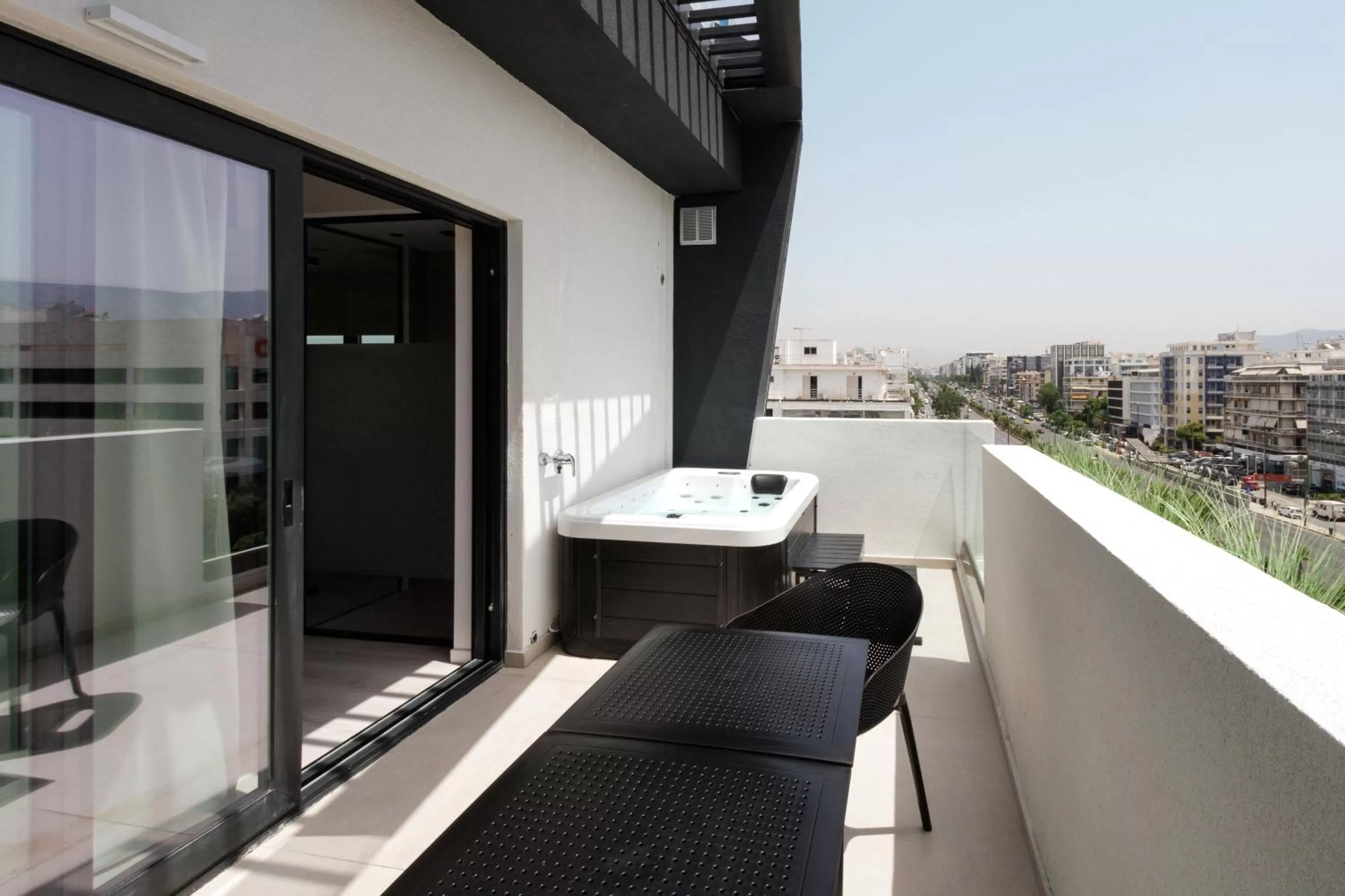 Hot Tub, Balcony/Terrace in LUX&EASY Signature Syngrou 234