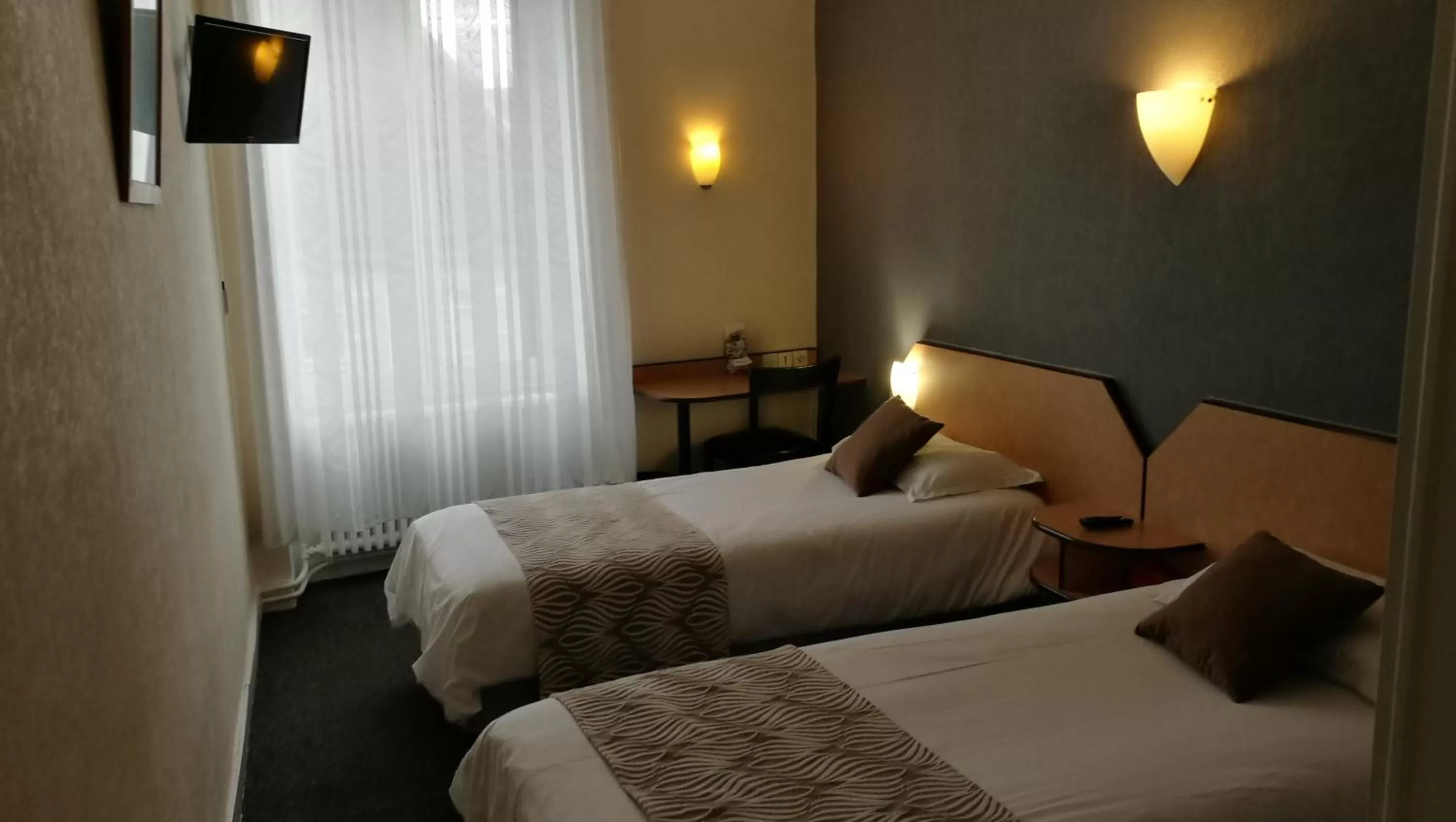 Photo of the whole room, Bed in Nouvel Hotel