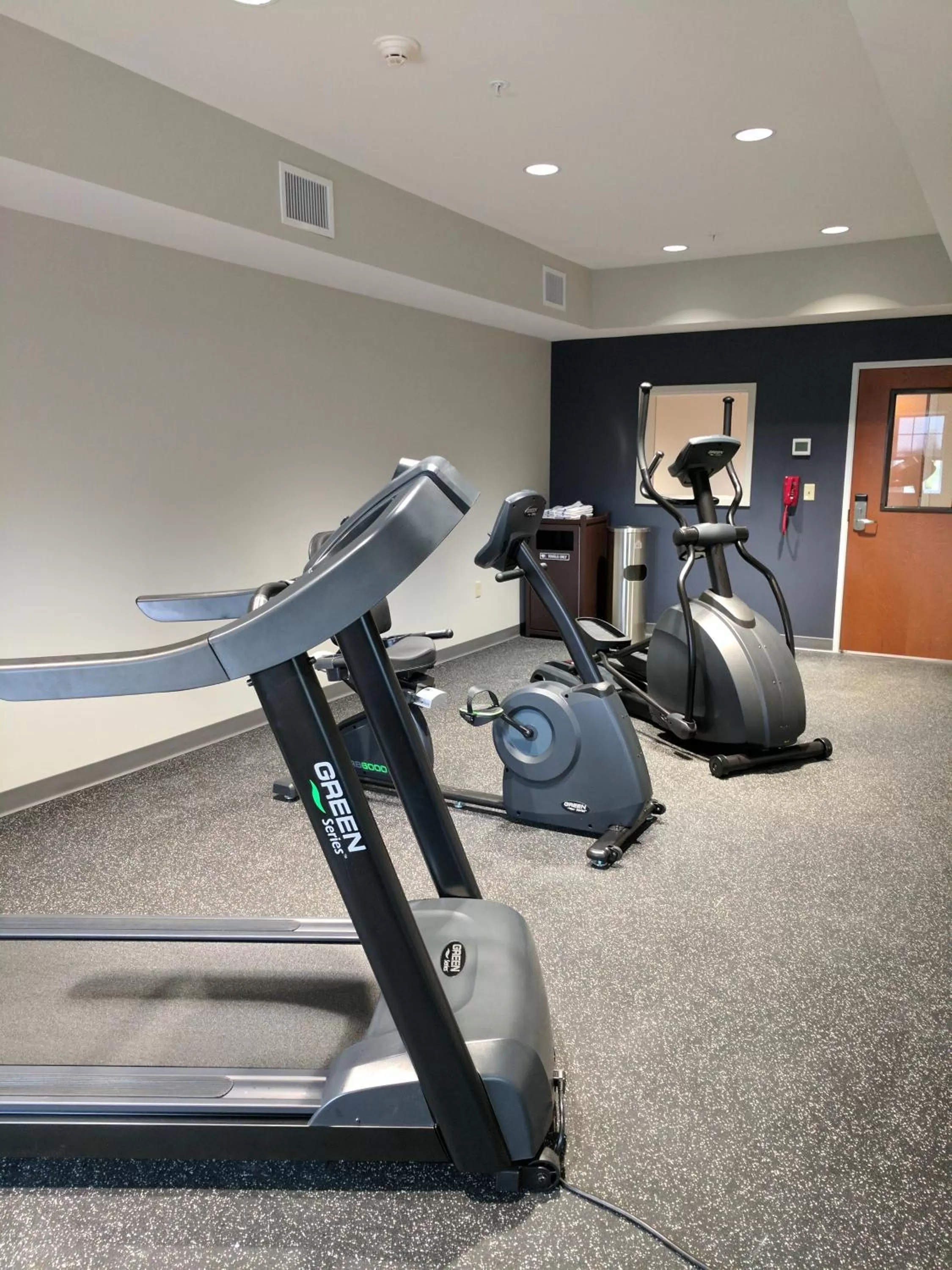 Fitness centre/facilities in Microtel Inn & Suites by Wyndham Clarion