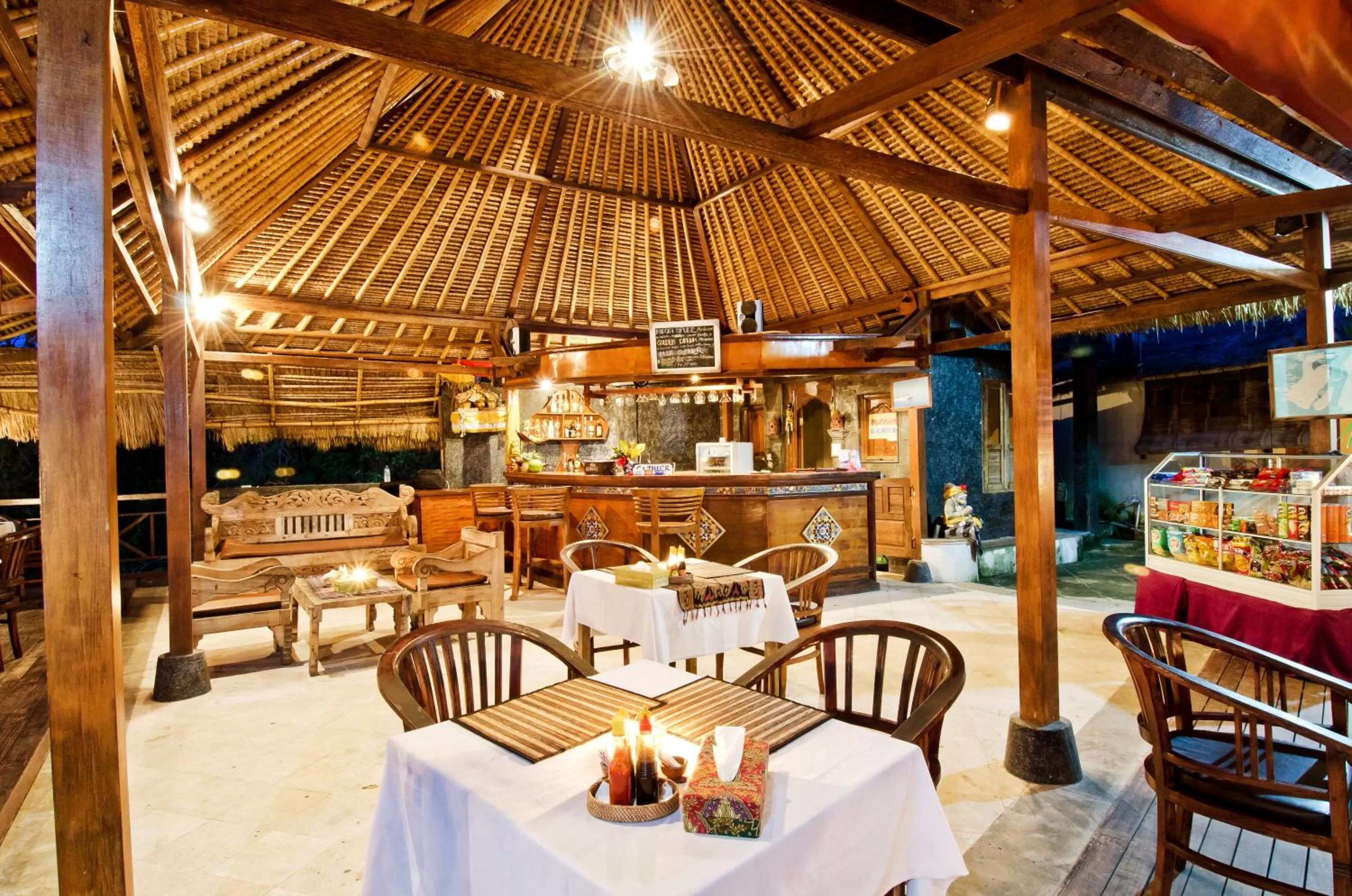 Lounge or bar in Mushroom Beach Bungalows