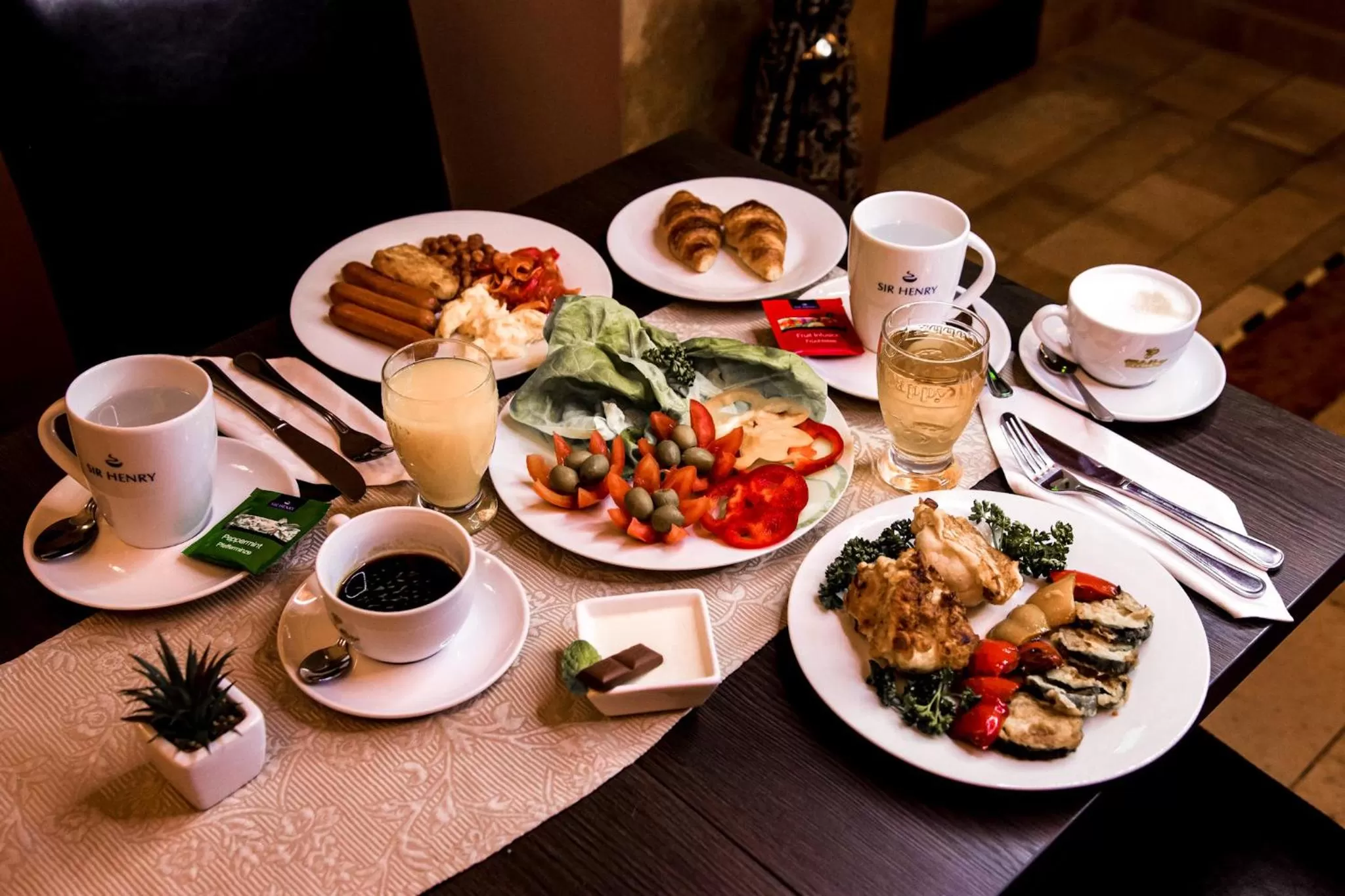 Food and drinks in Alfons Boutique Hotel