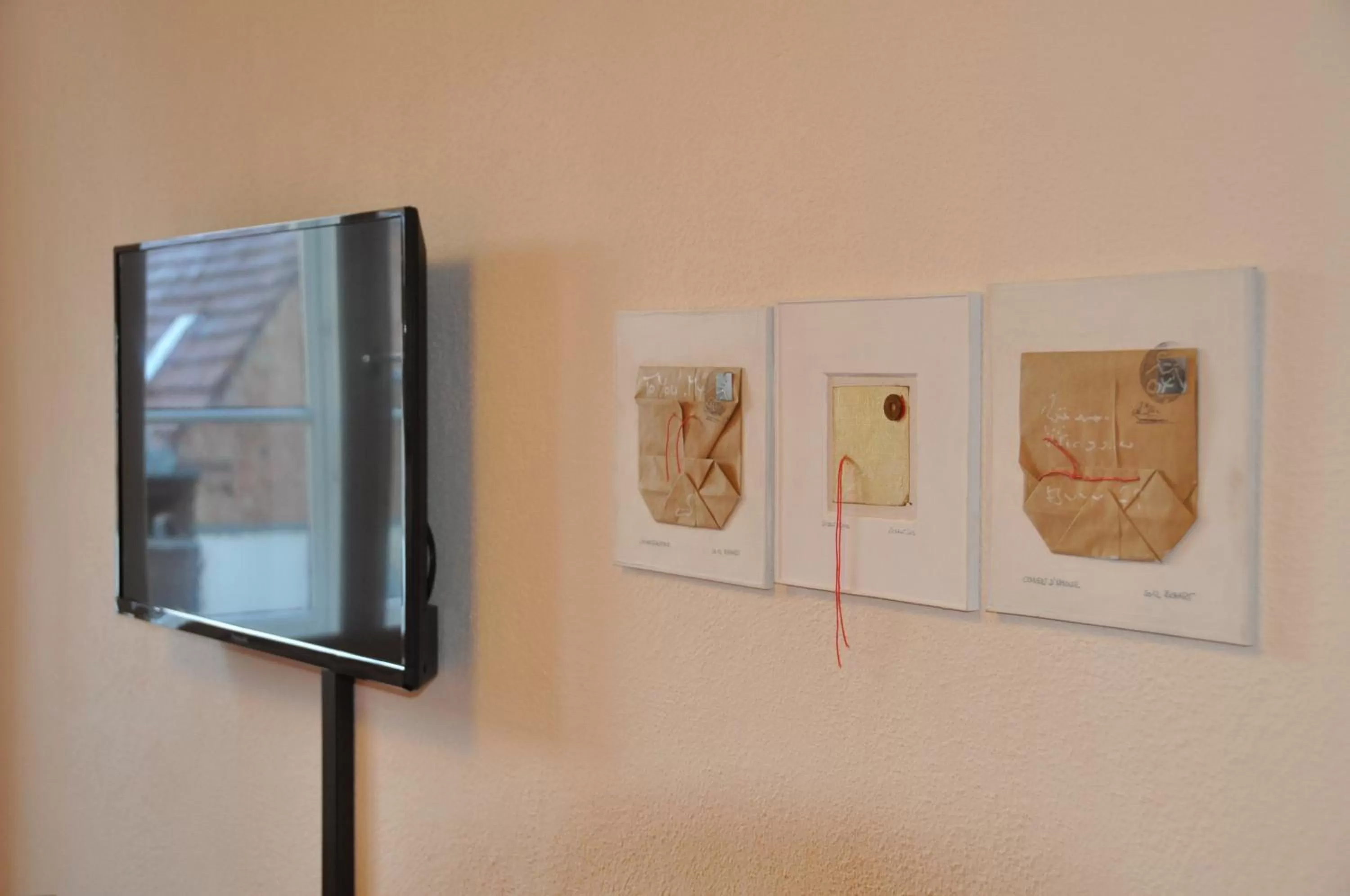 Decorative detail, TV/Entertainment Center in Gästehaus stuttgART36