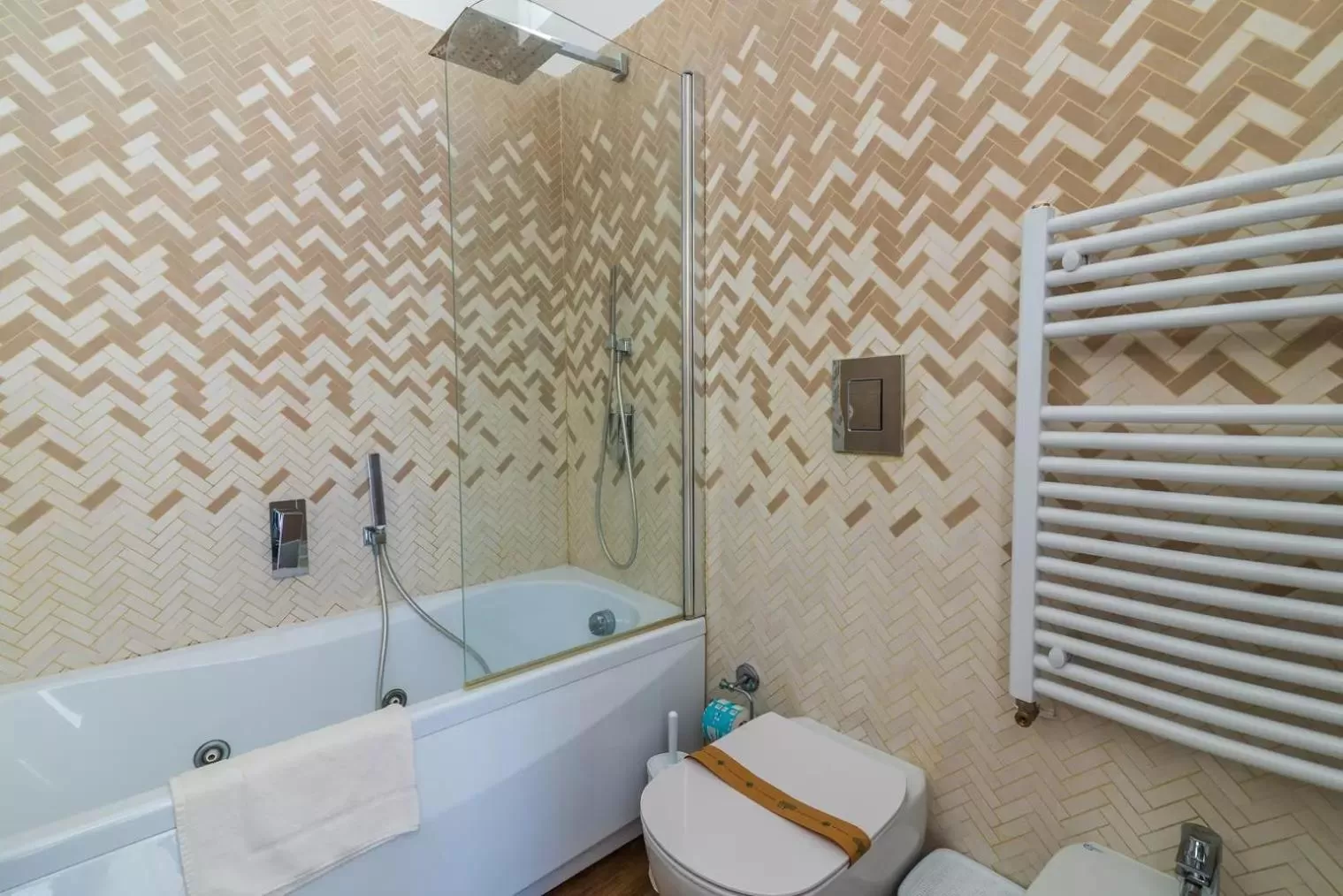 Shower in A'Storia
