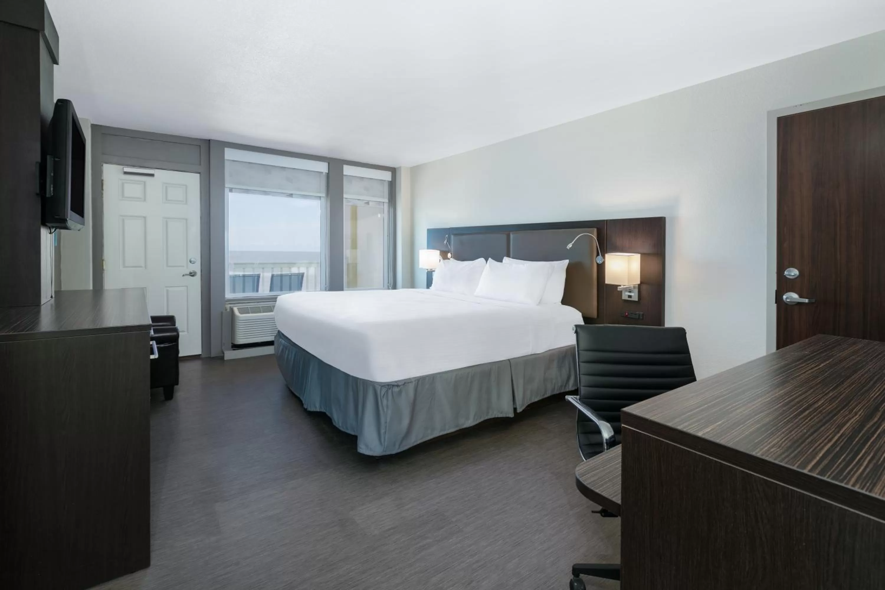 Bed in Wyndham Corpus Christi Resort North Padre Island