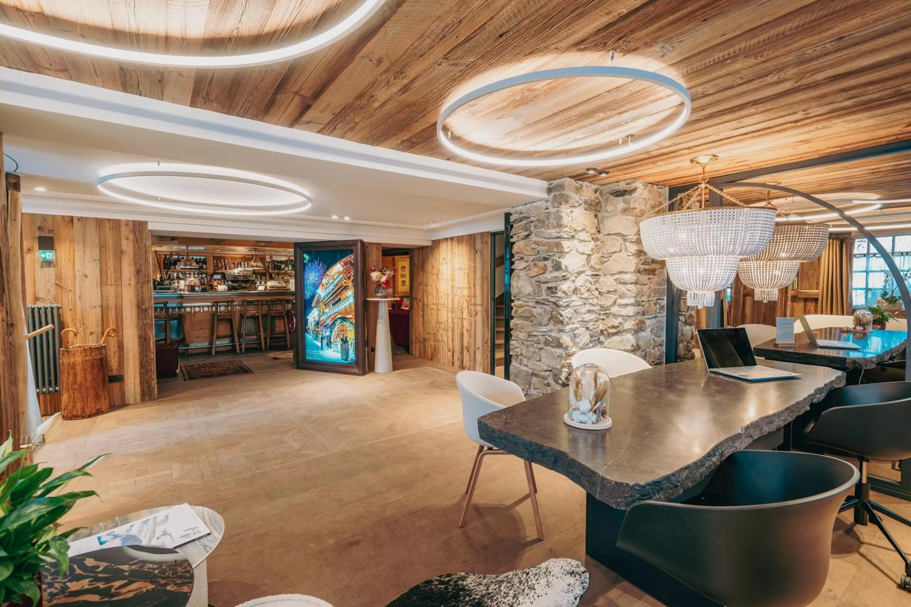 Lobby or reception in Hôtel Chalet Mounier