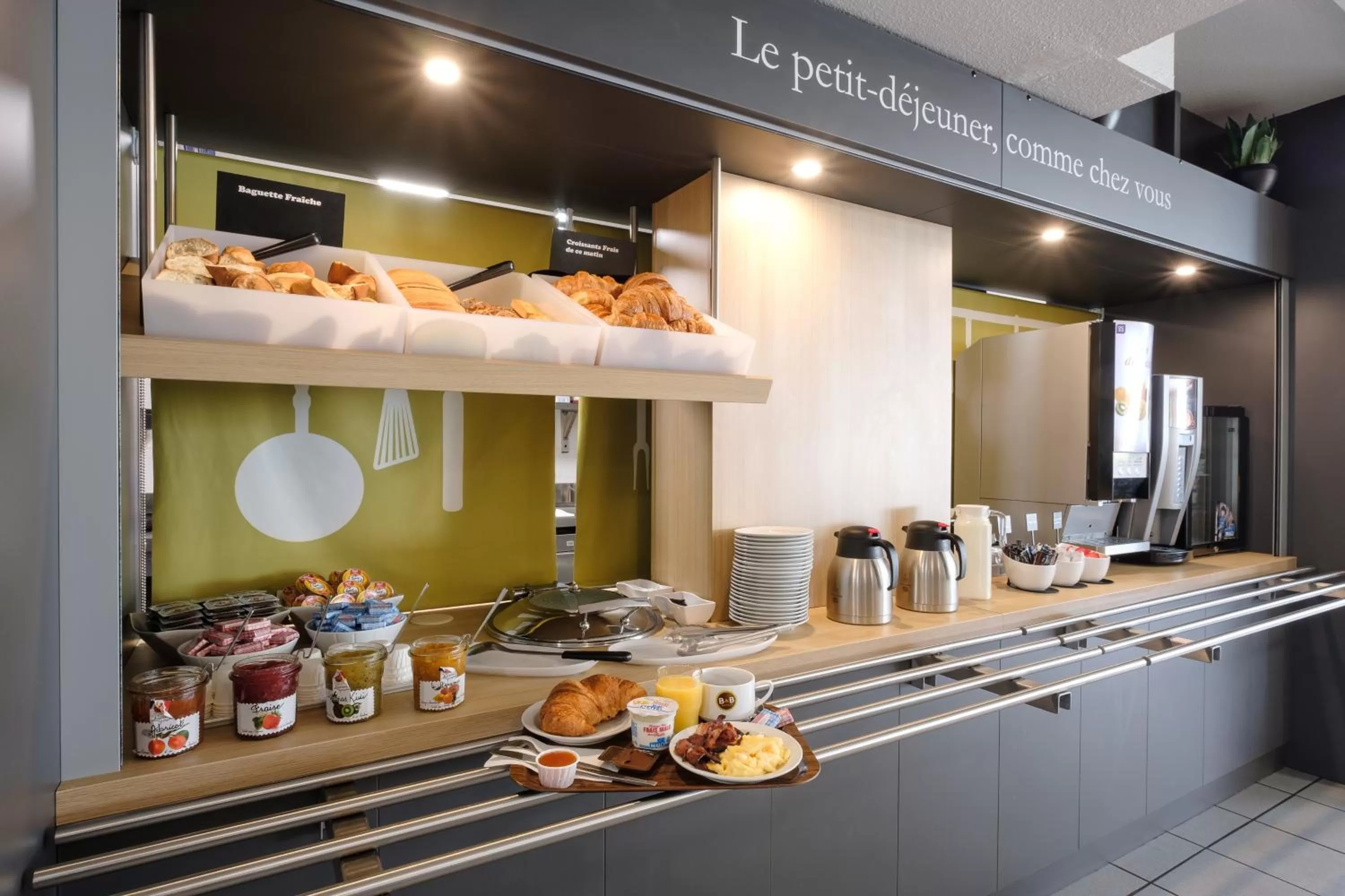 Buffet breakfast in B&B HOTEL Lille Seclin Unexpo