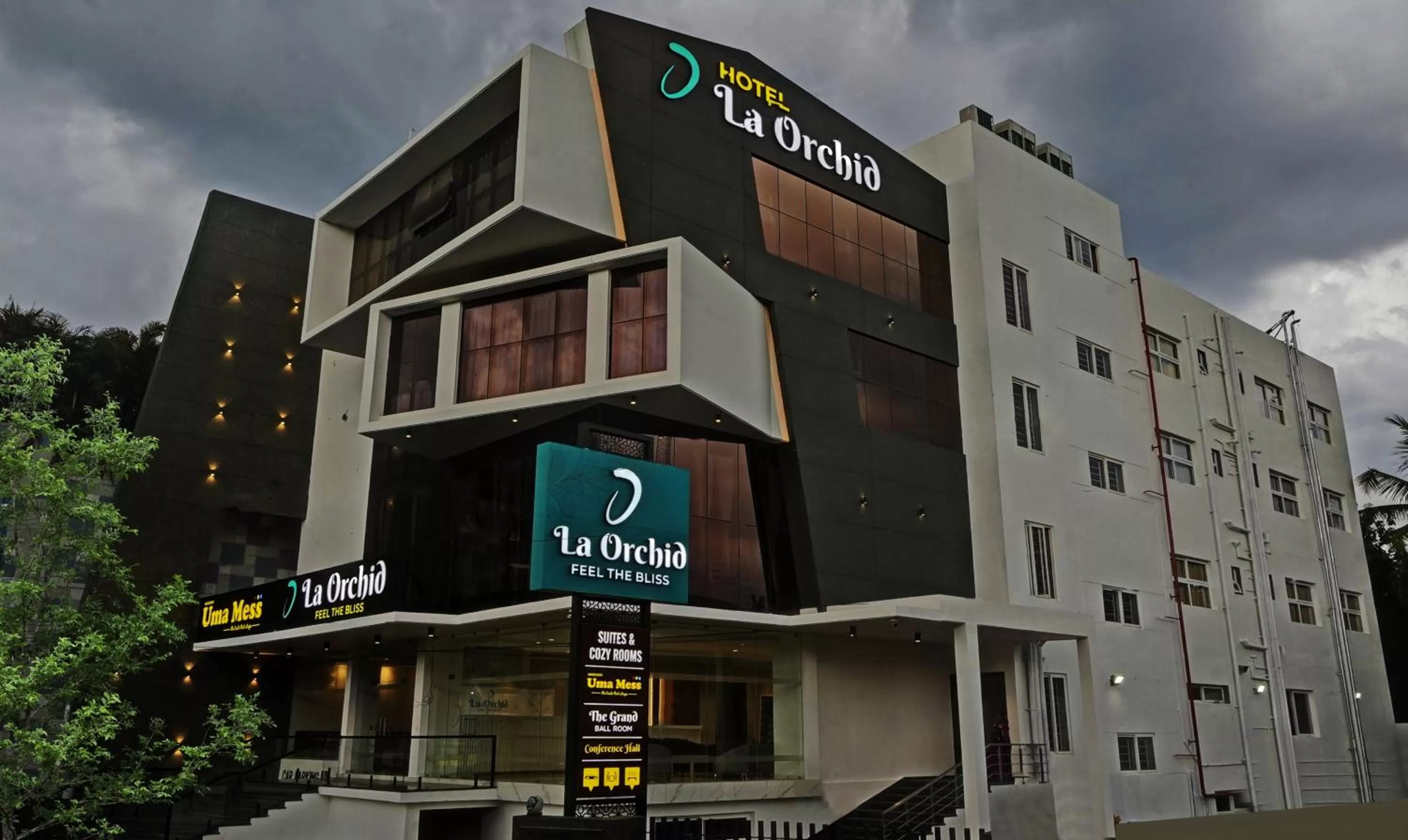 Property building in Treebo Premium La Orchid, Big Temple