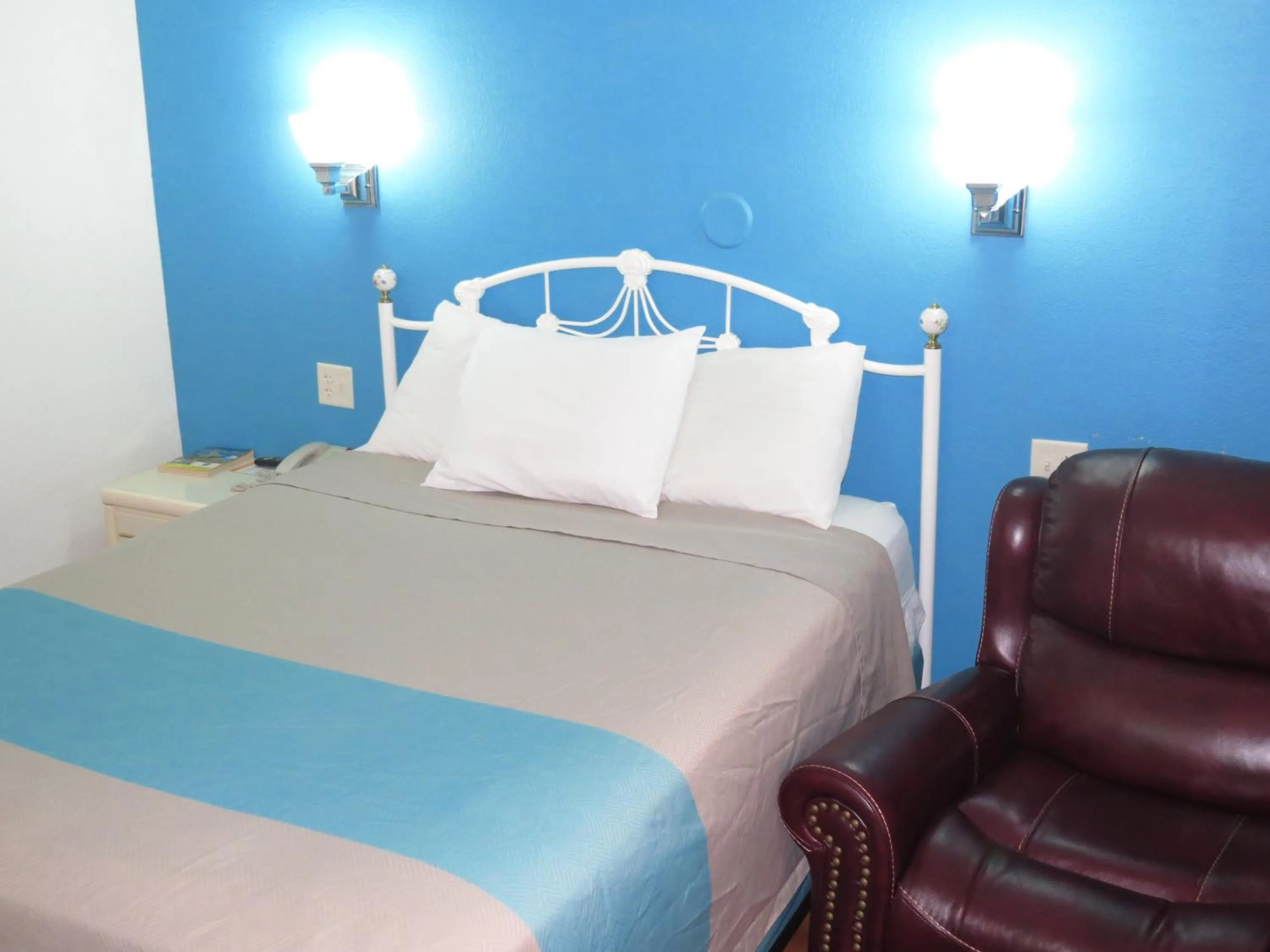 Bedroom, Bed in Motel 6-Mitchell, SD