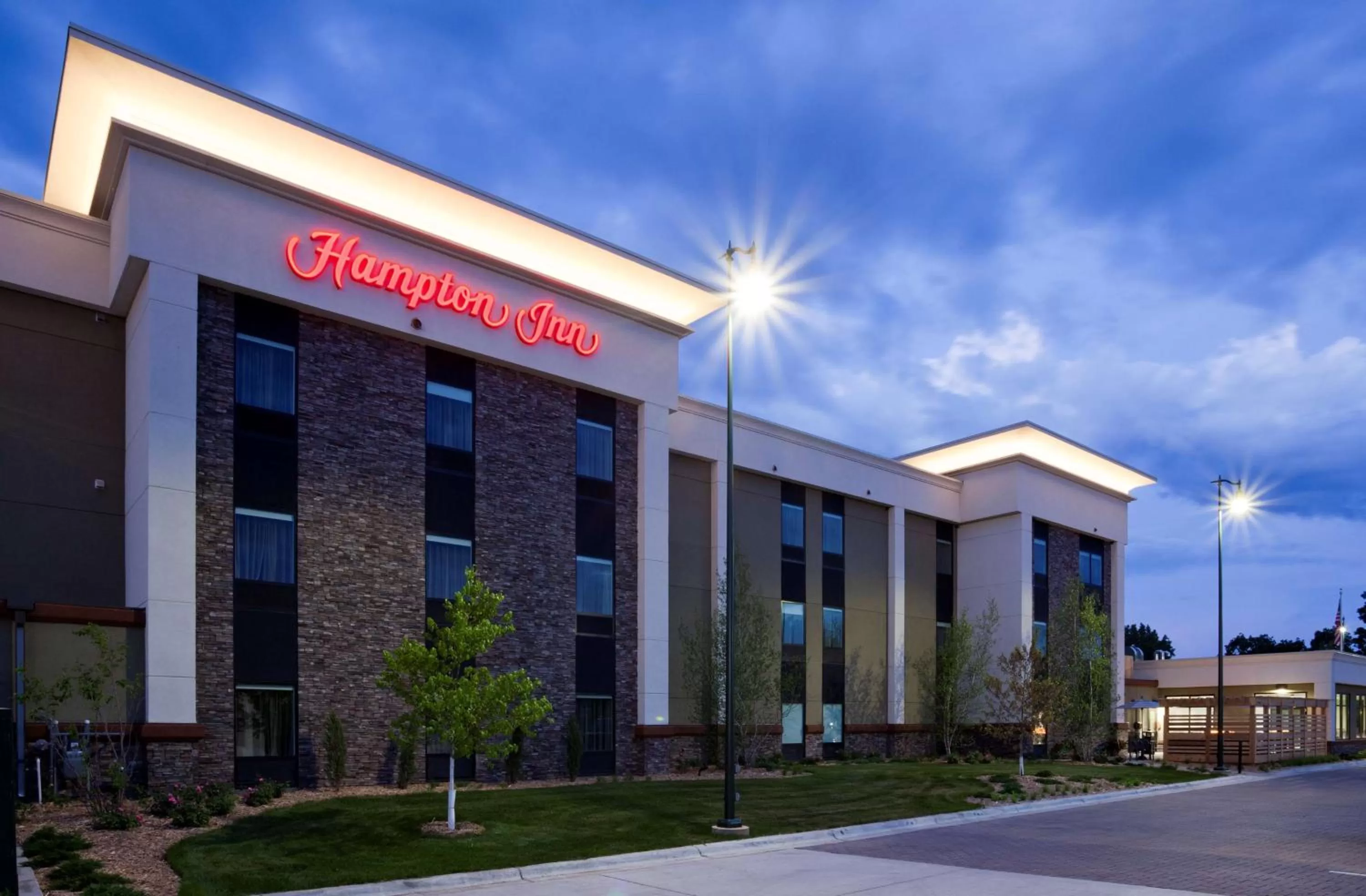 Property building in Hampton Inn Spicer Green Lake, MN