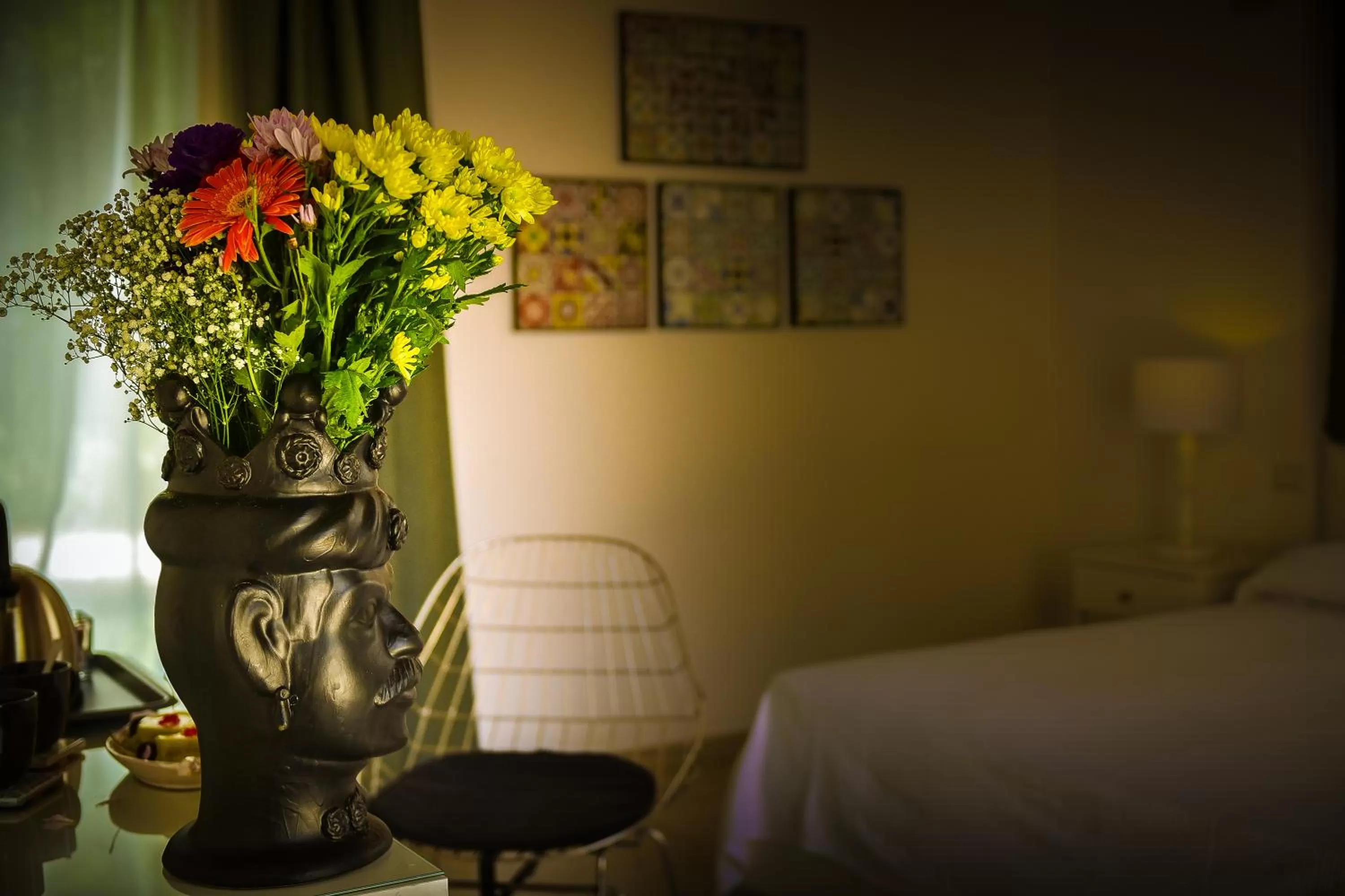 Decorative detail, Bed in Baglio Genovesi