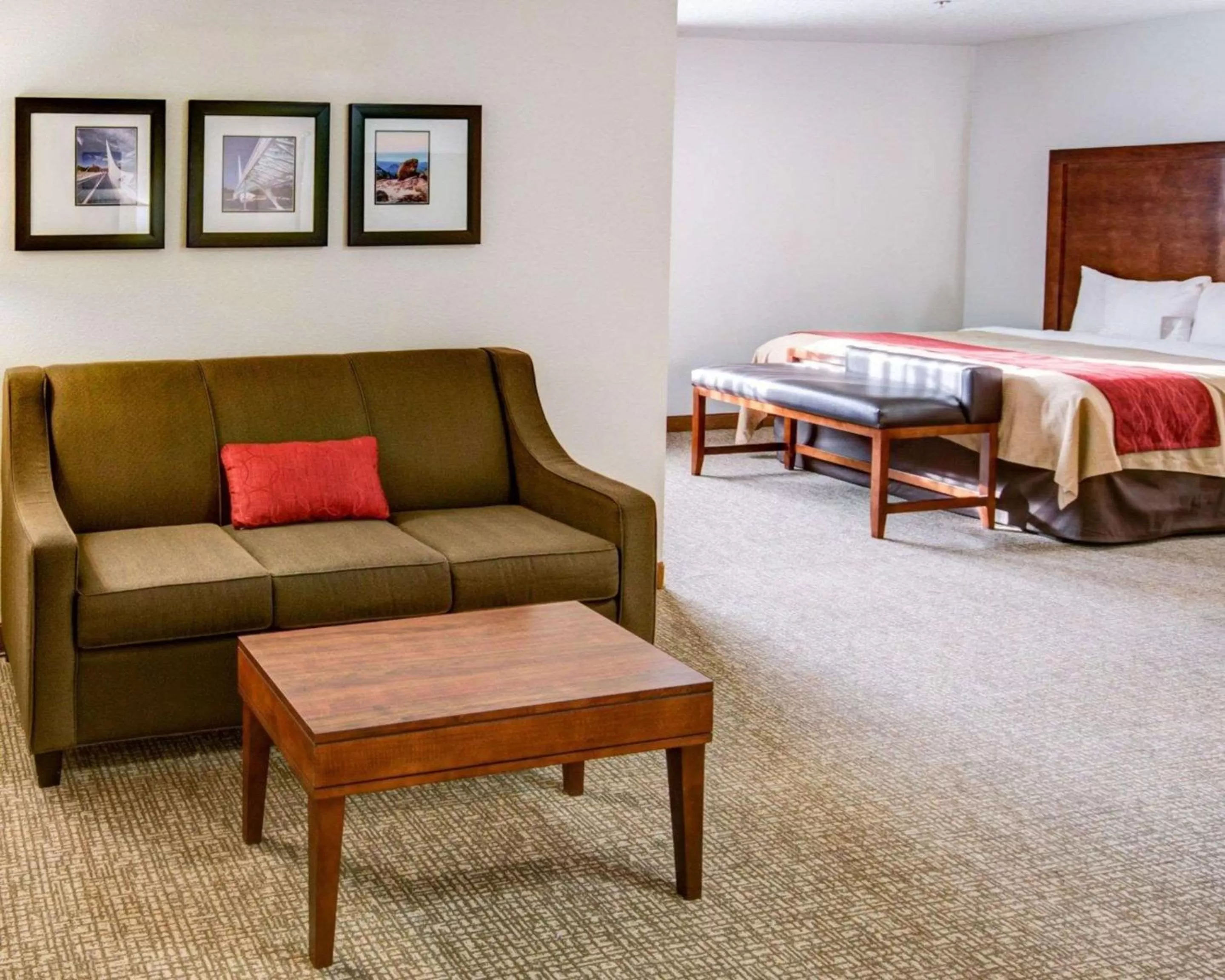 Bed in Comfort Inn Redding Near I-5