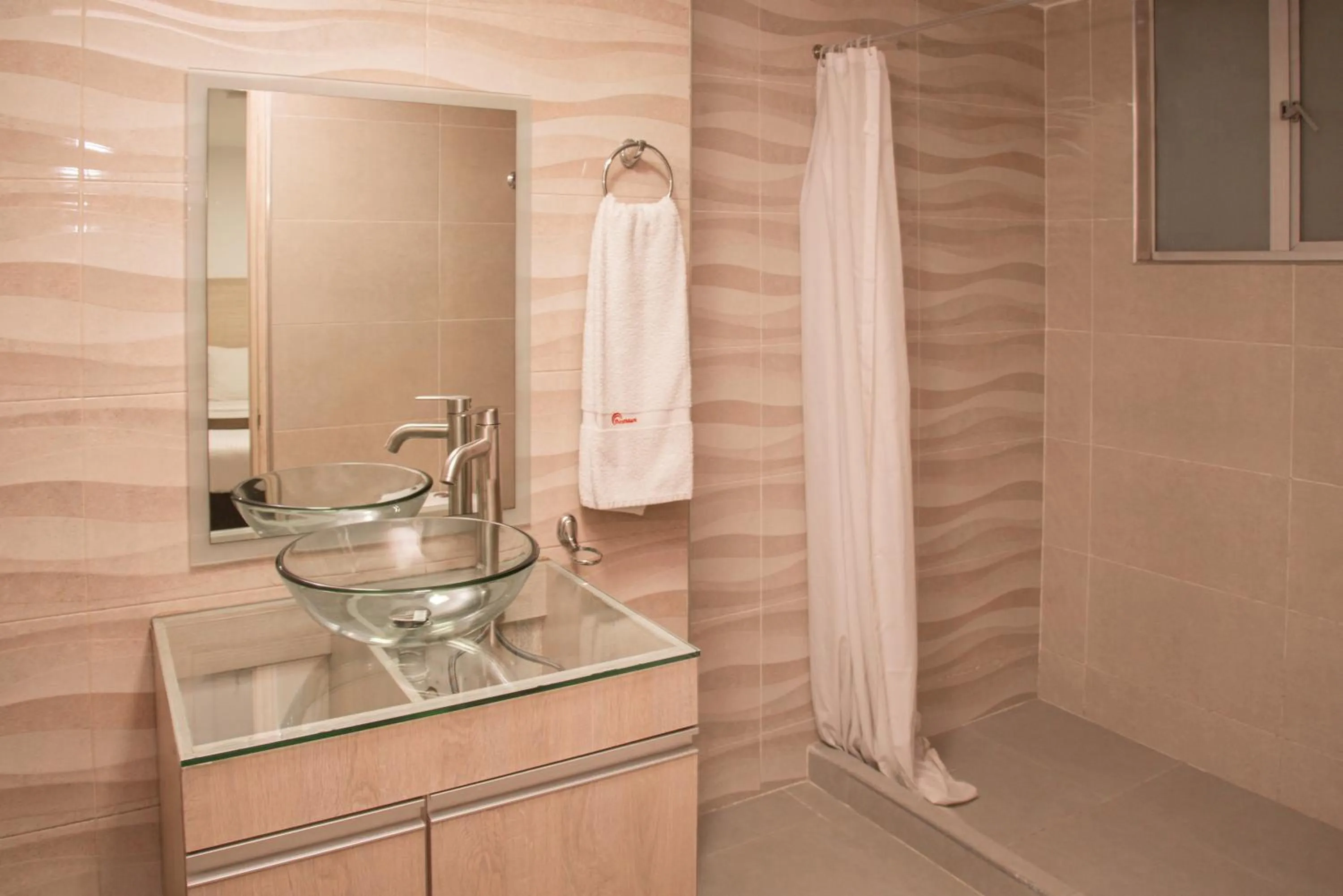 Shower in Hotel Bestmark Platino