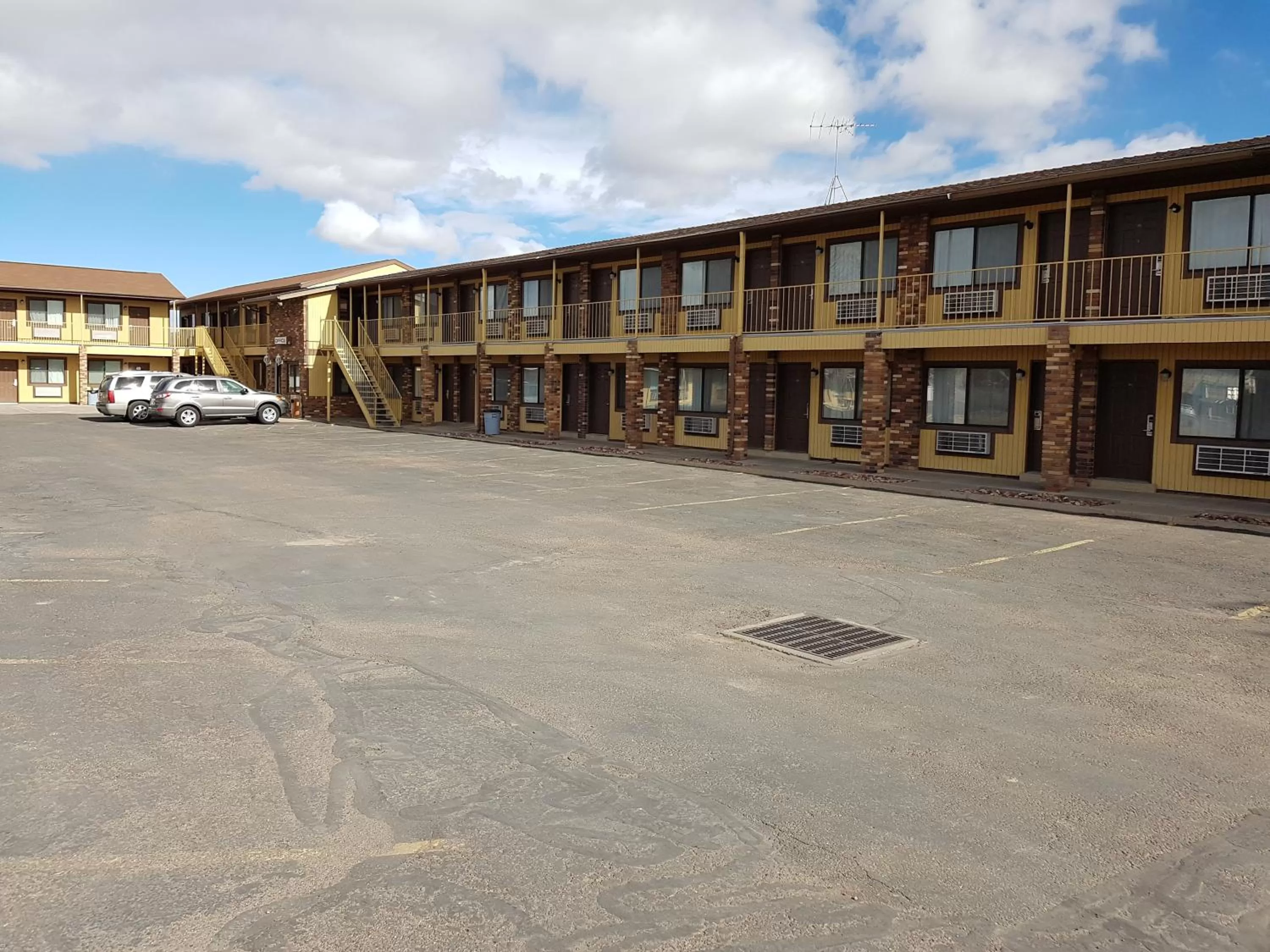 Property building in Split Mountain Motel