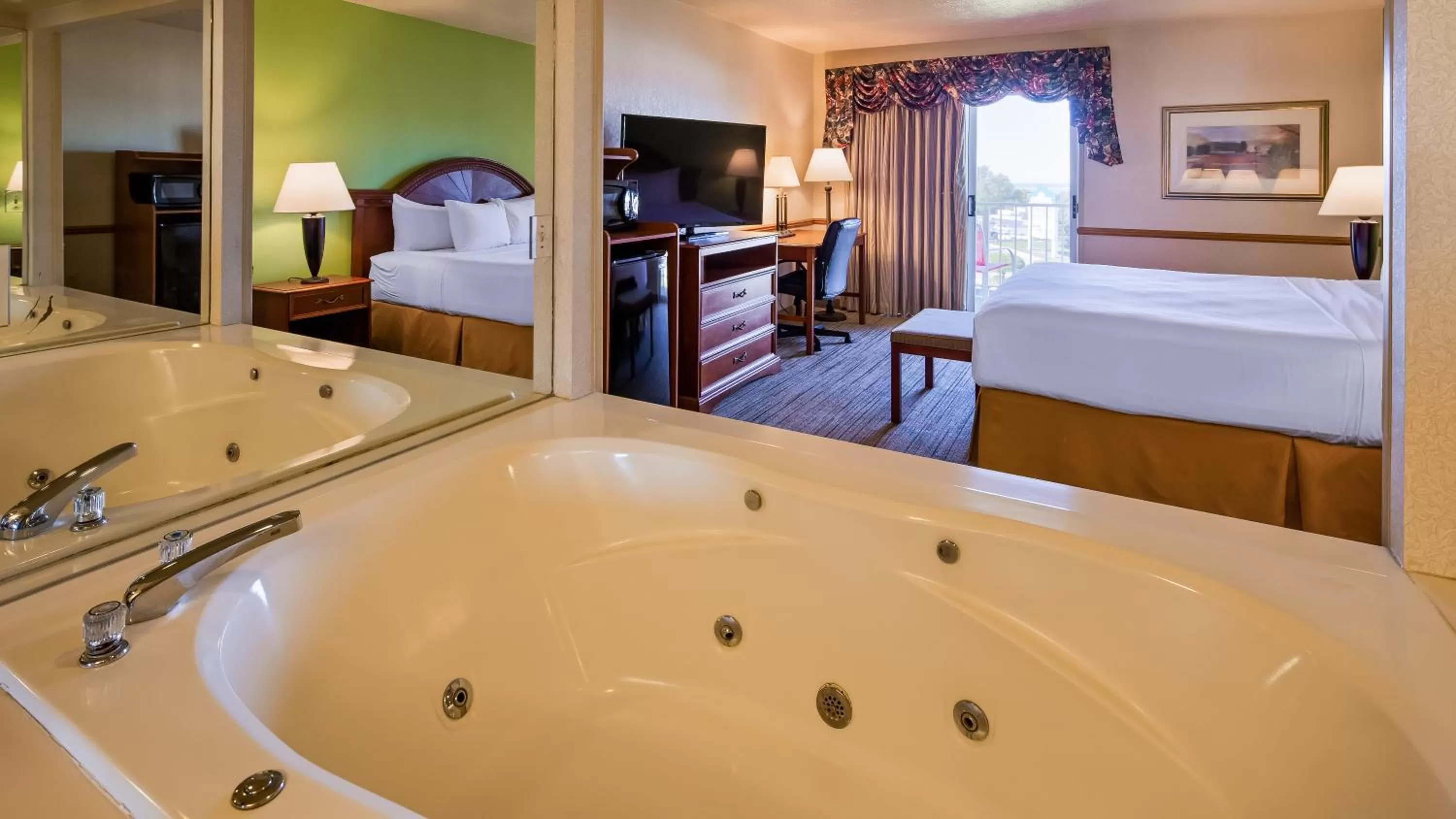 Hot Tub, Bed in Apple Tree Inn; SureStay Collection by Best Western