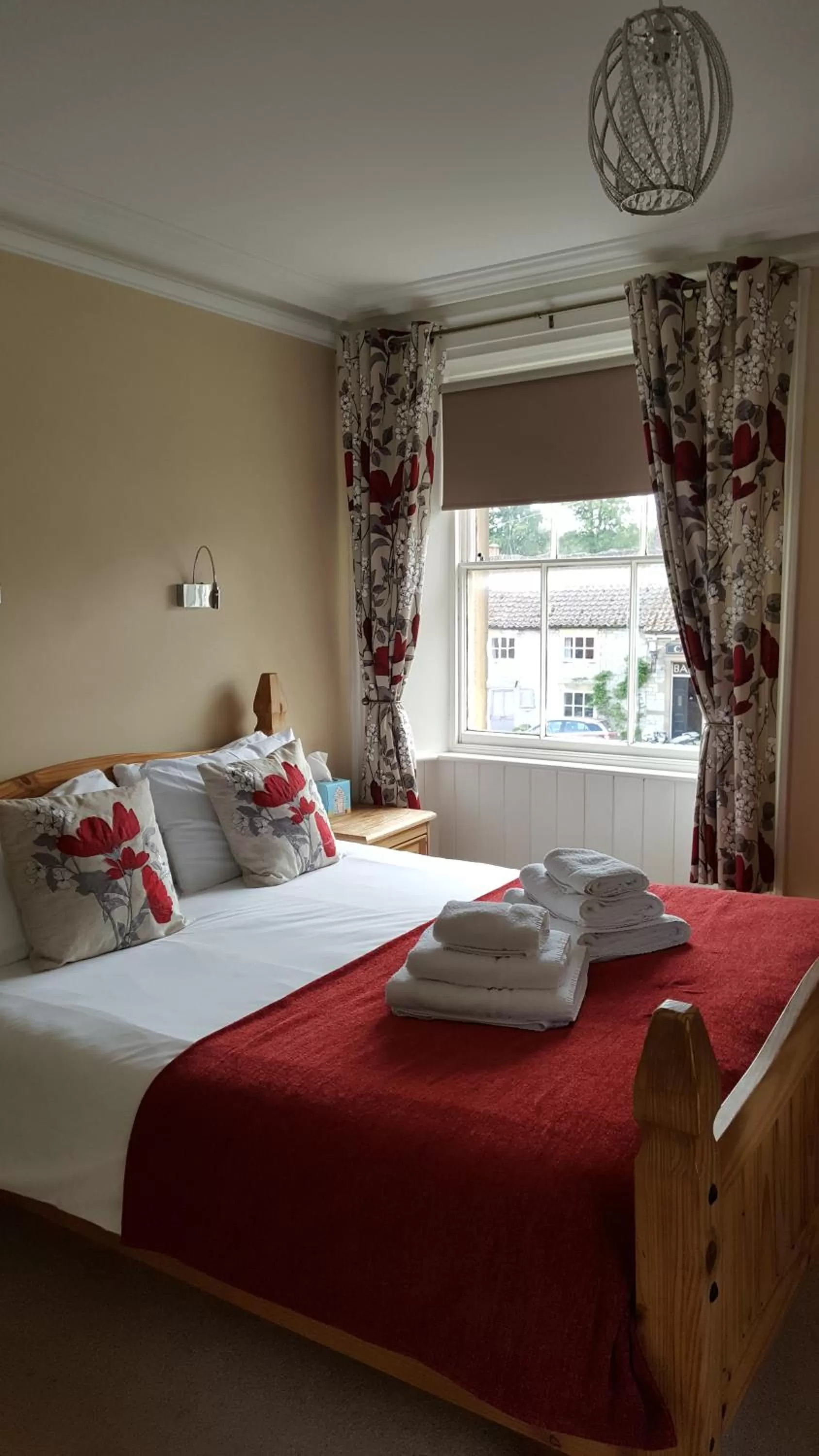 Bed in The Royal Oak Hotel