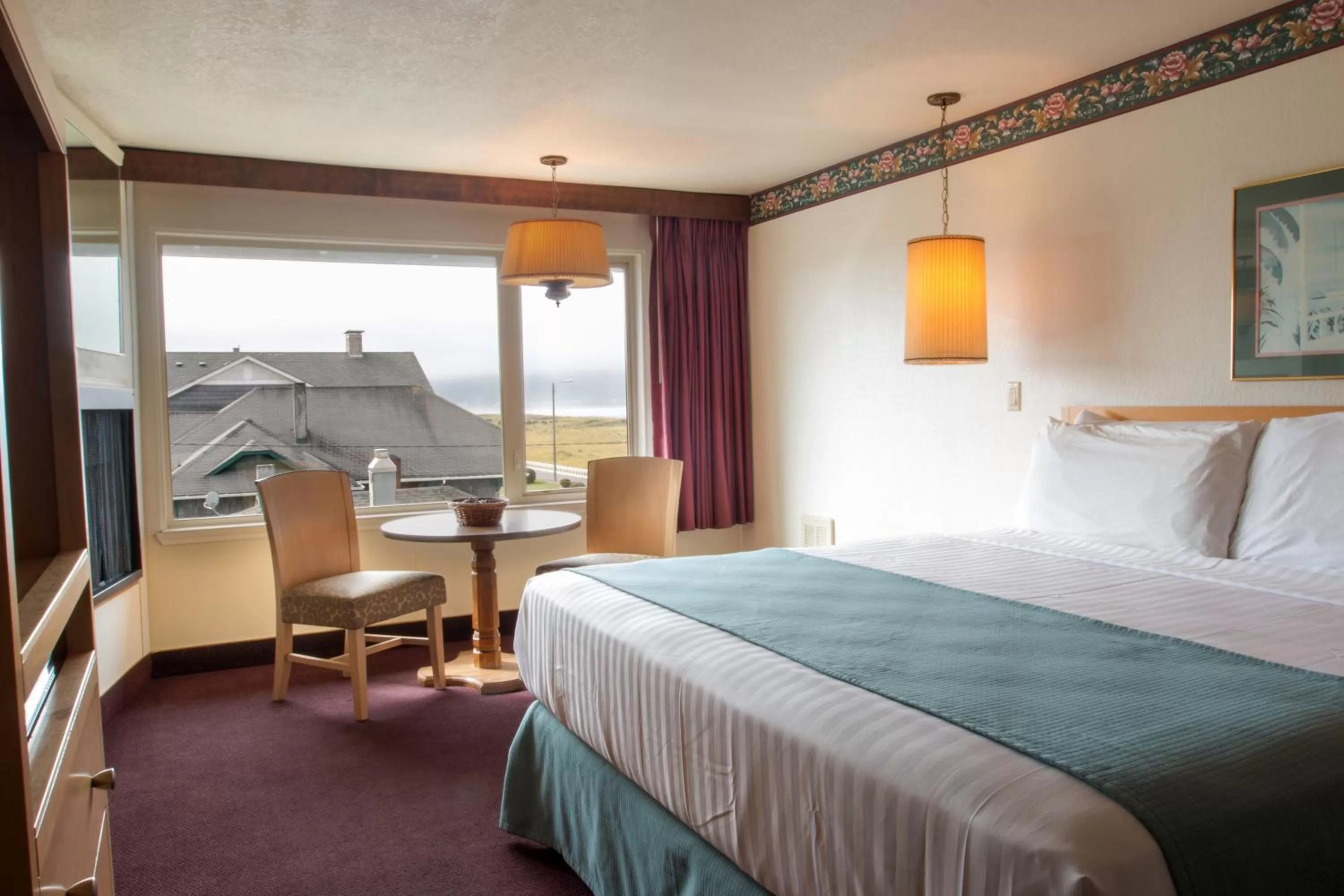 Day, Bed in Hi Tide Oceanfront Inn