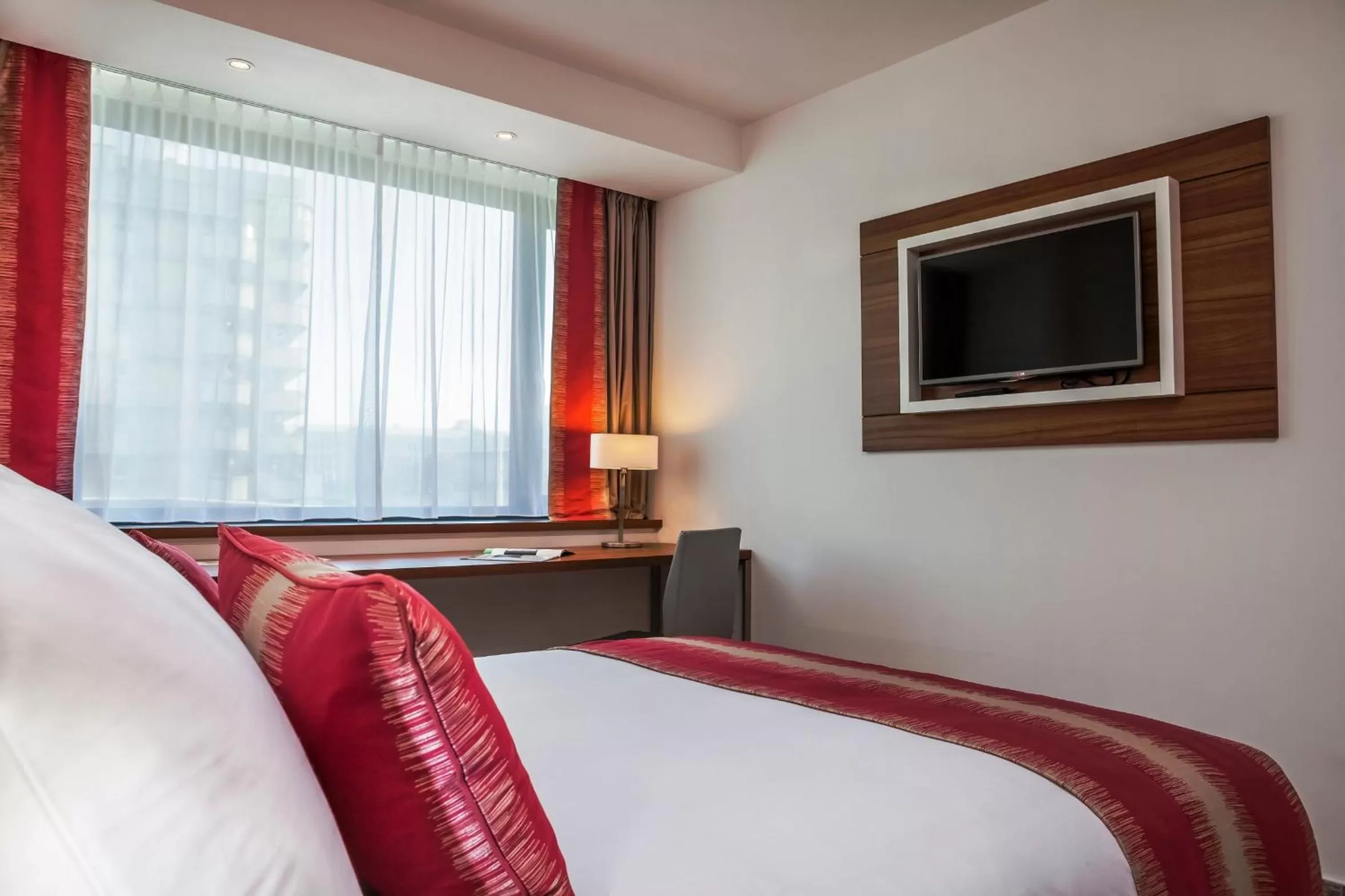 Bed in Ramada Plaza Craiova