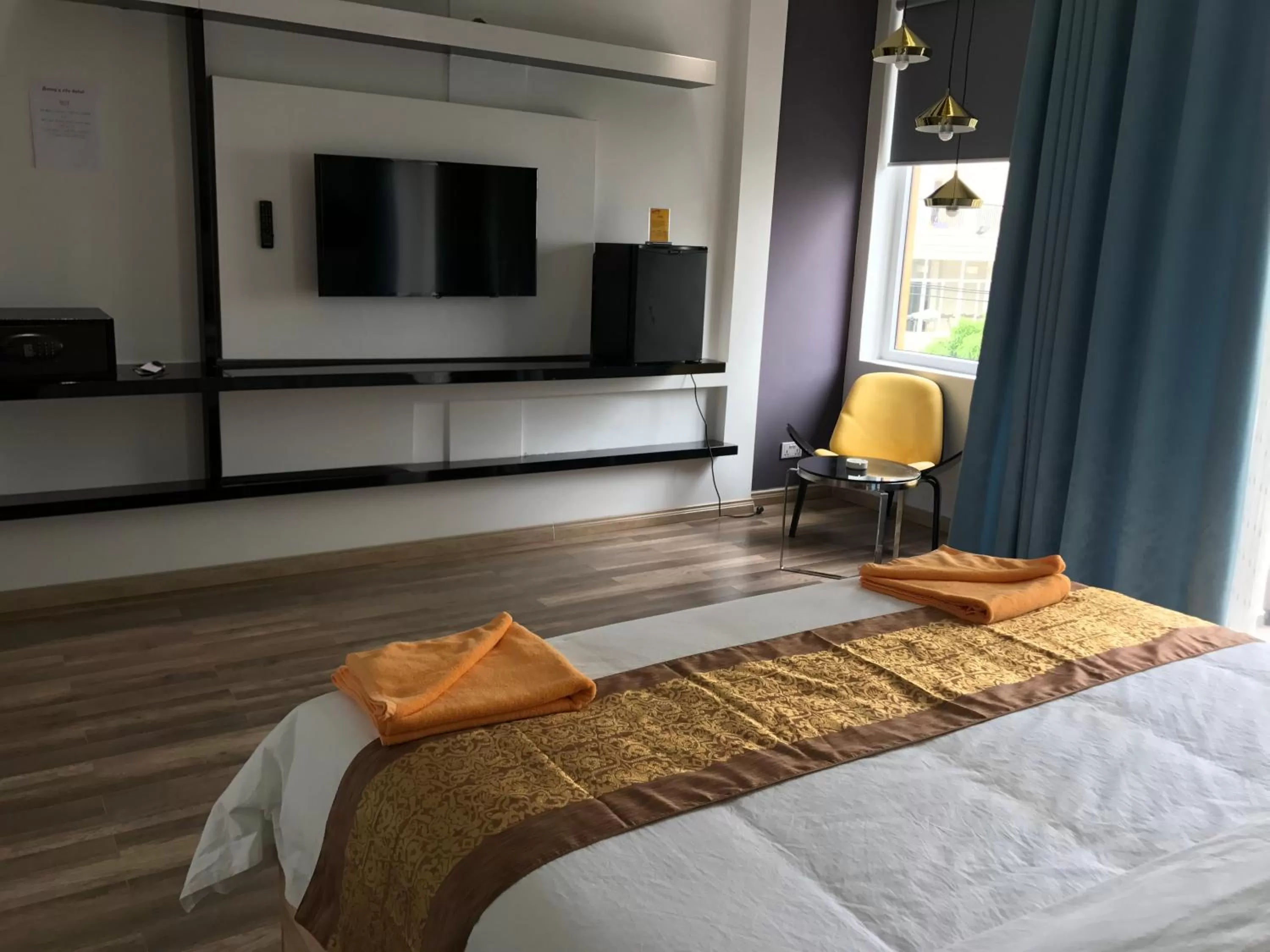 Bedroom, Bed in Benny's City Hotel