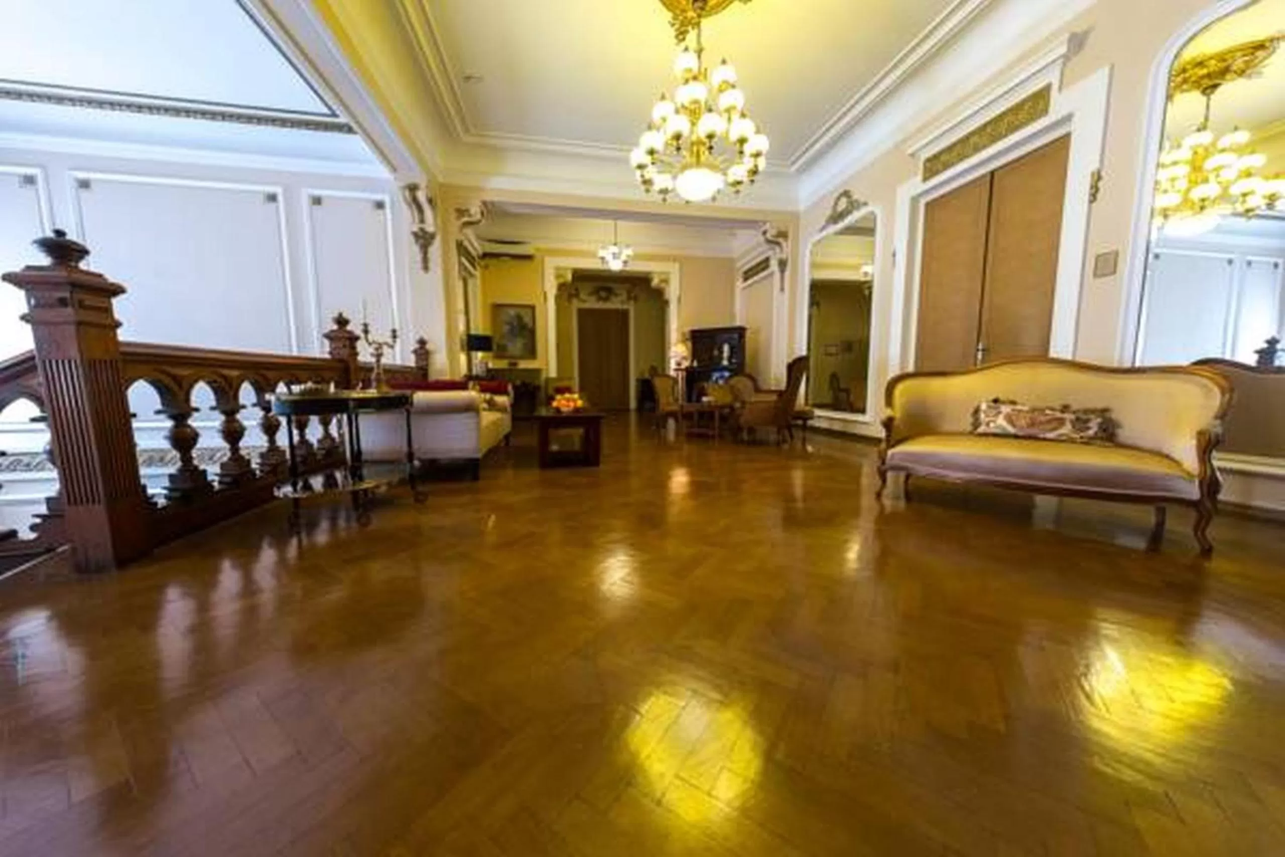 Grand Boutique Hotel